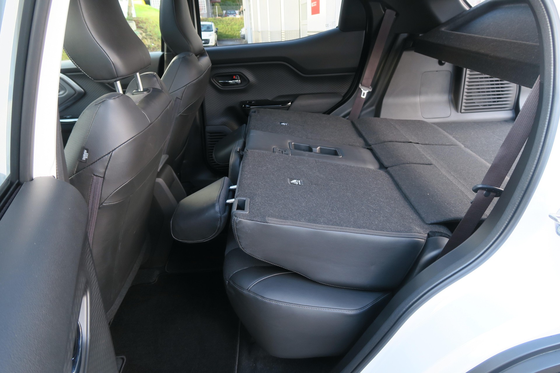SUZUKI e Vitara Compact Top 4x4-image-6
