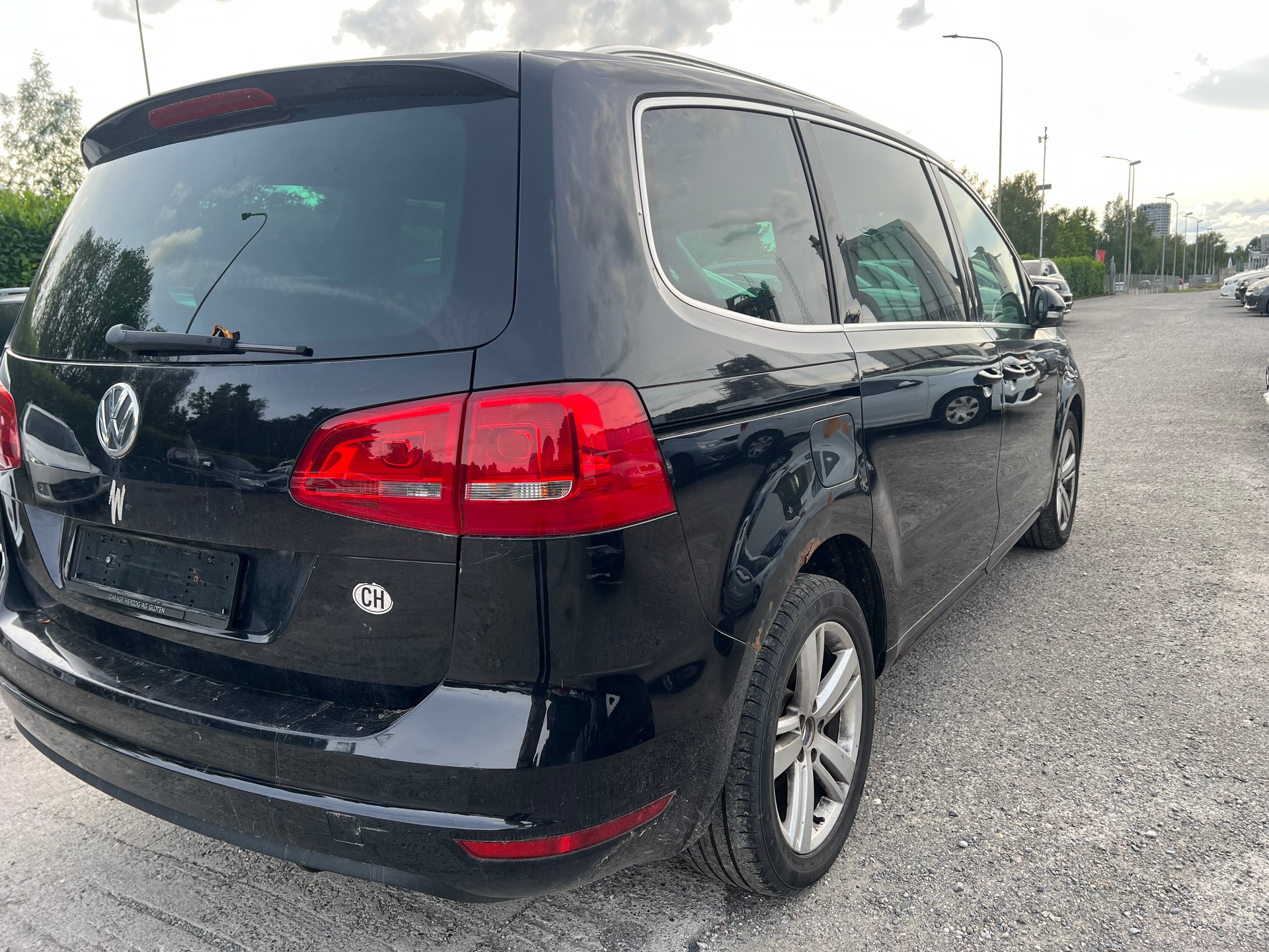 VW Sharan 2.0 TDI BlueMotion Technology Highline-image-2