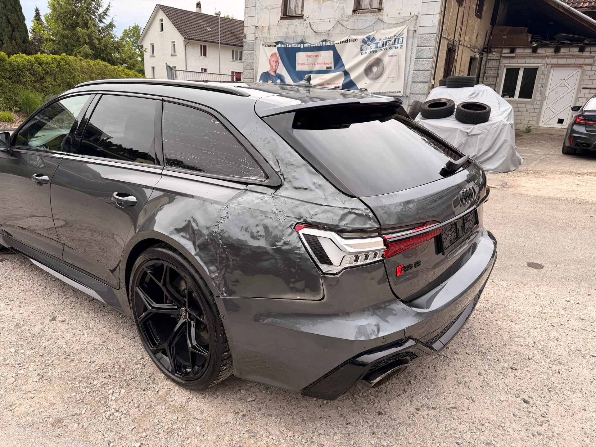AUDI RS6 Avant 4.0 TFSI V8 Performance quattro-image-2