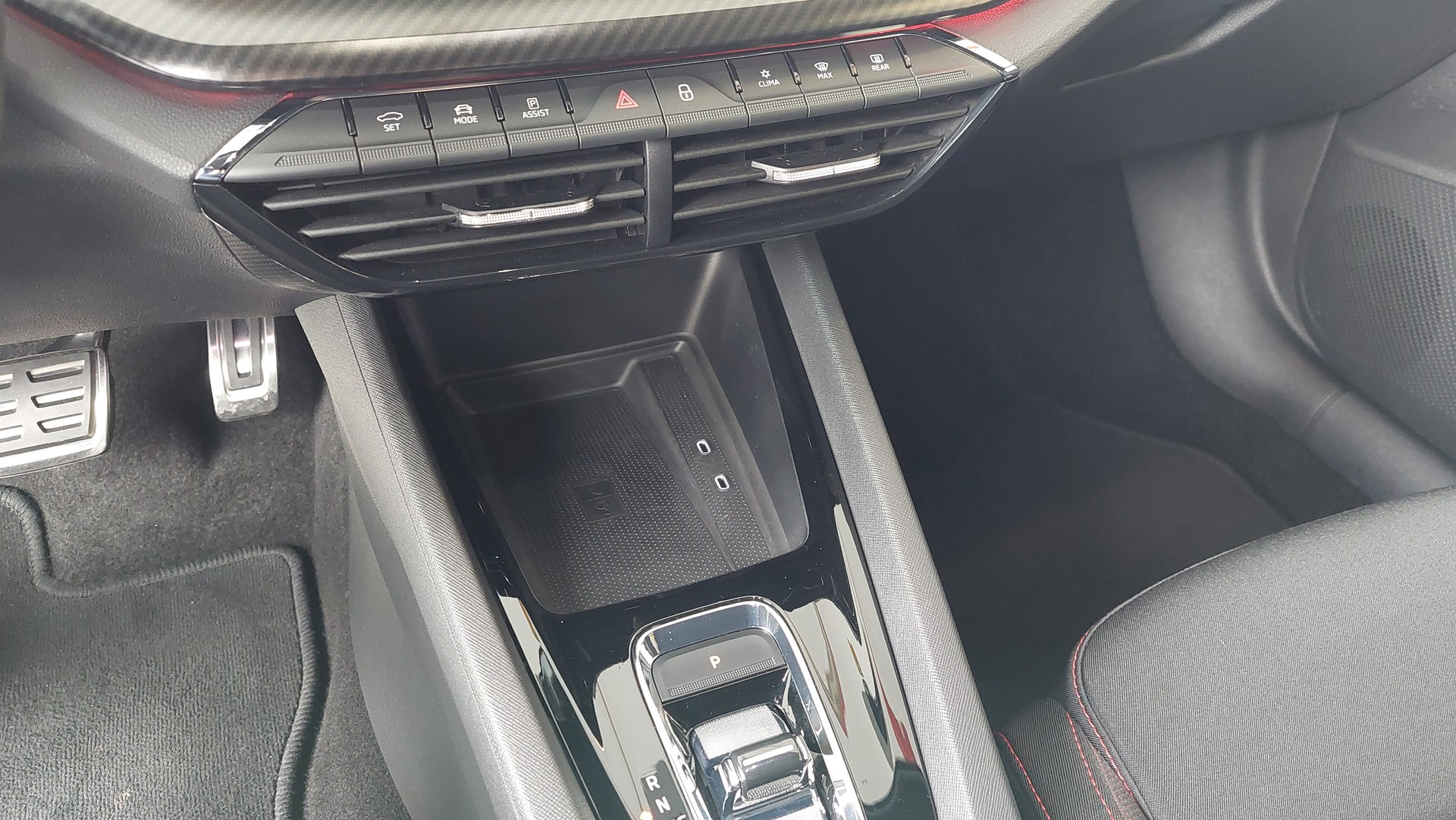 SKODA Octavia Combi 2.0 TSI DSG RS-image-13