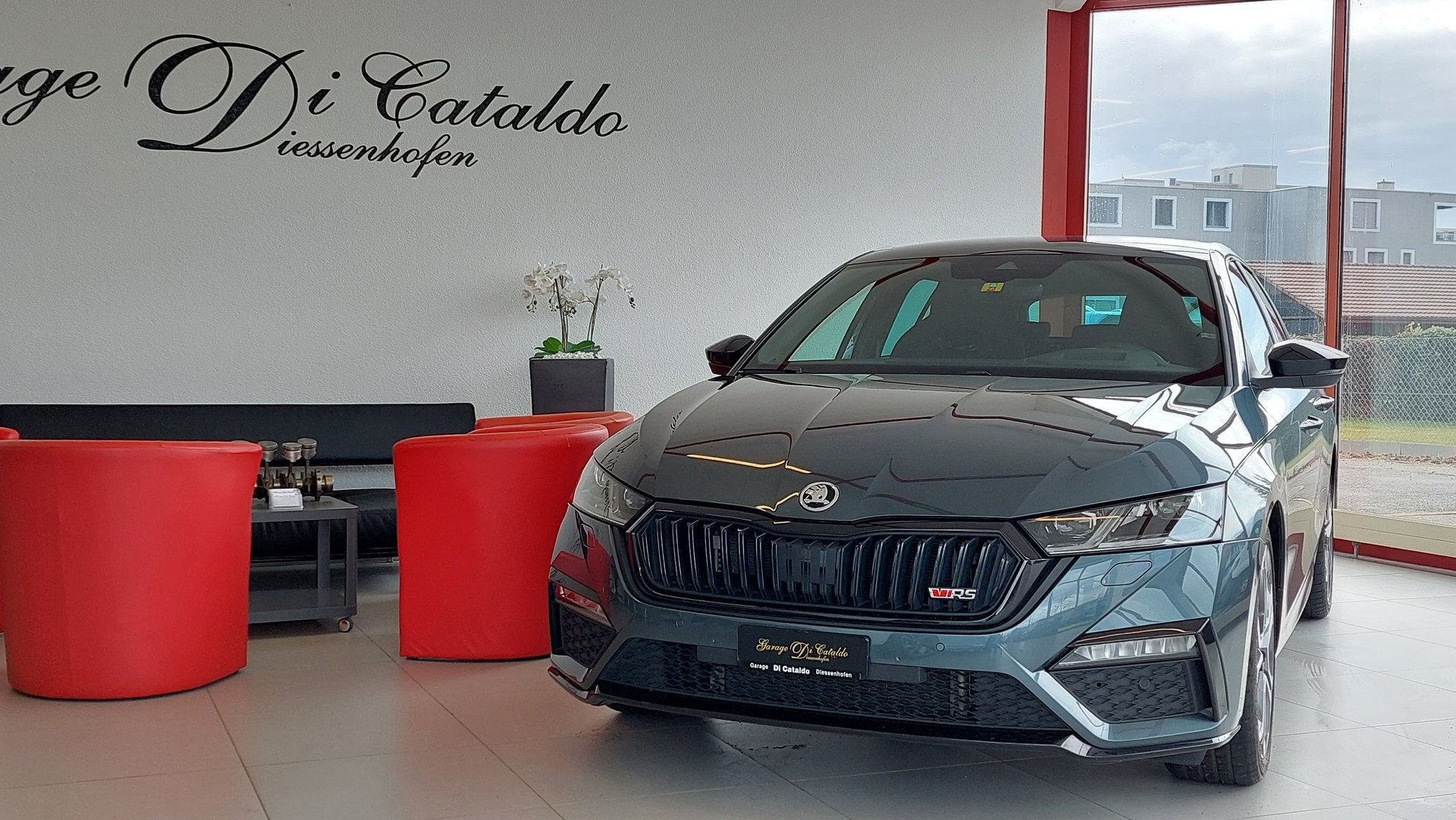 SKODA Octavia Combi 2.0 TSI DSG RS-image-2