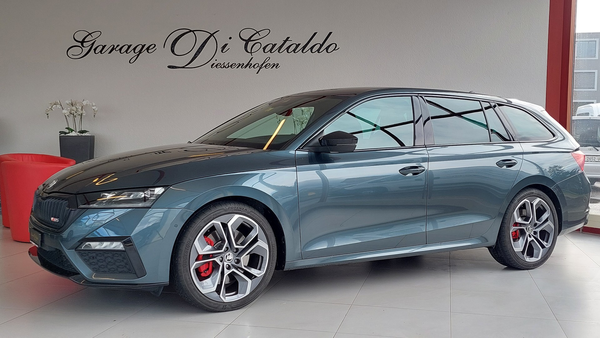 SKODA Octavia Combi 2.0 TSI DSG RS-image-1