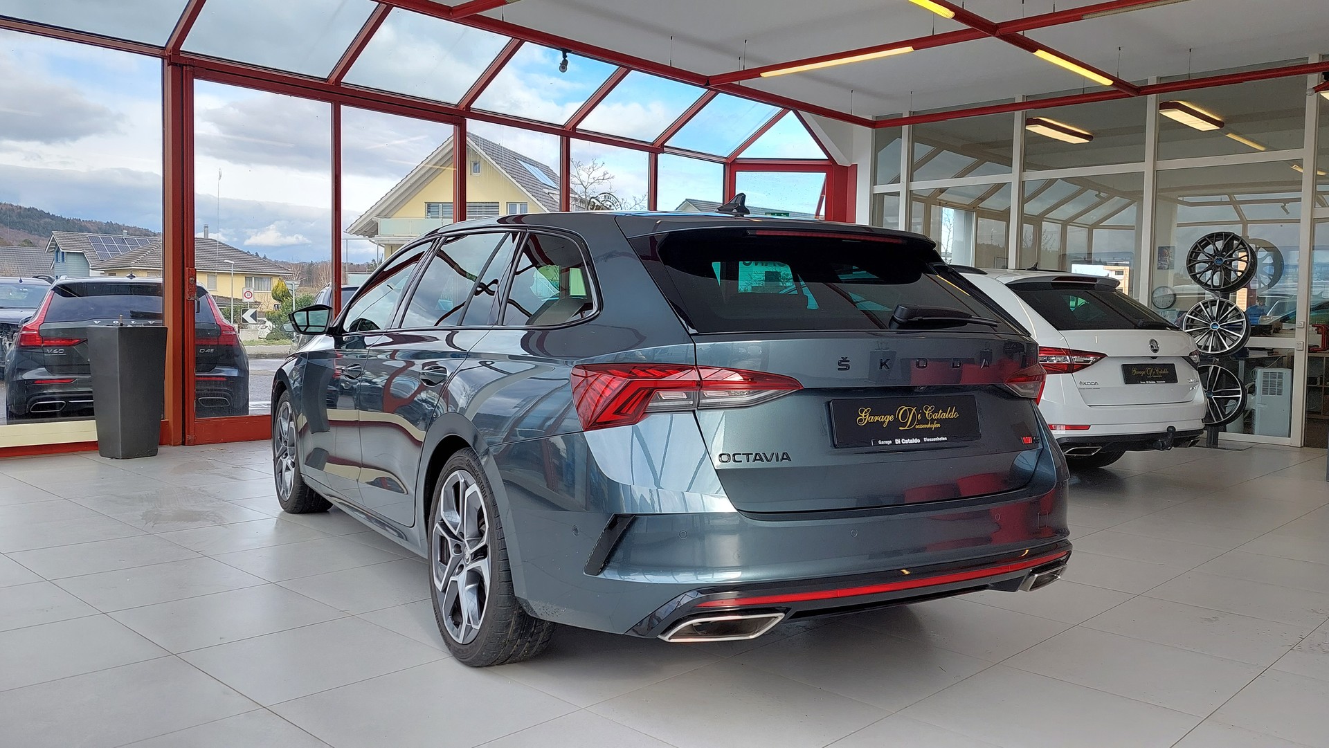 SKODA Octavia Combi 2.0 TSI DSG RS-image-4