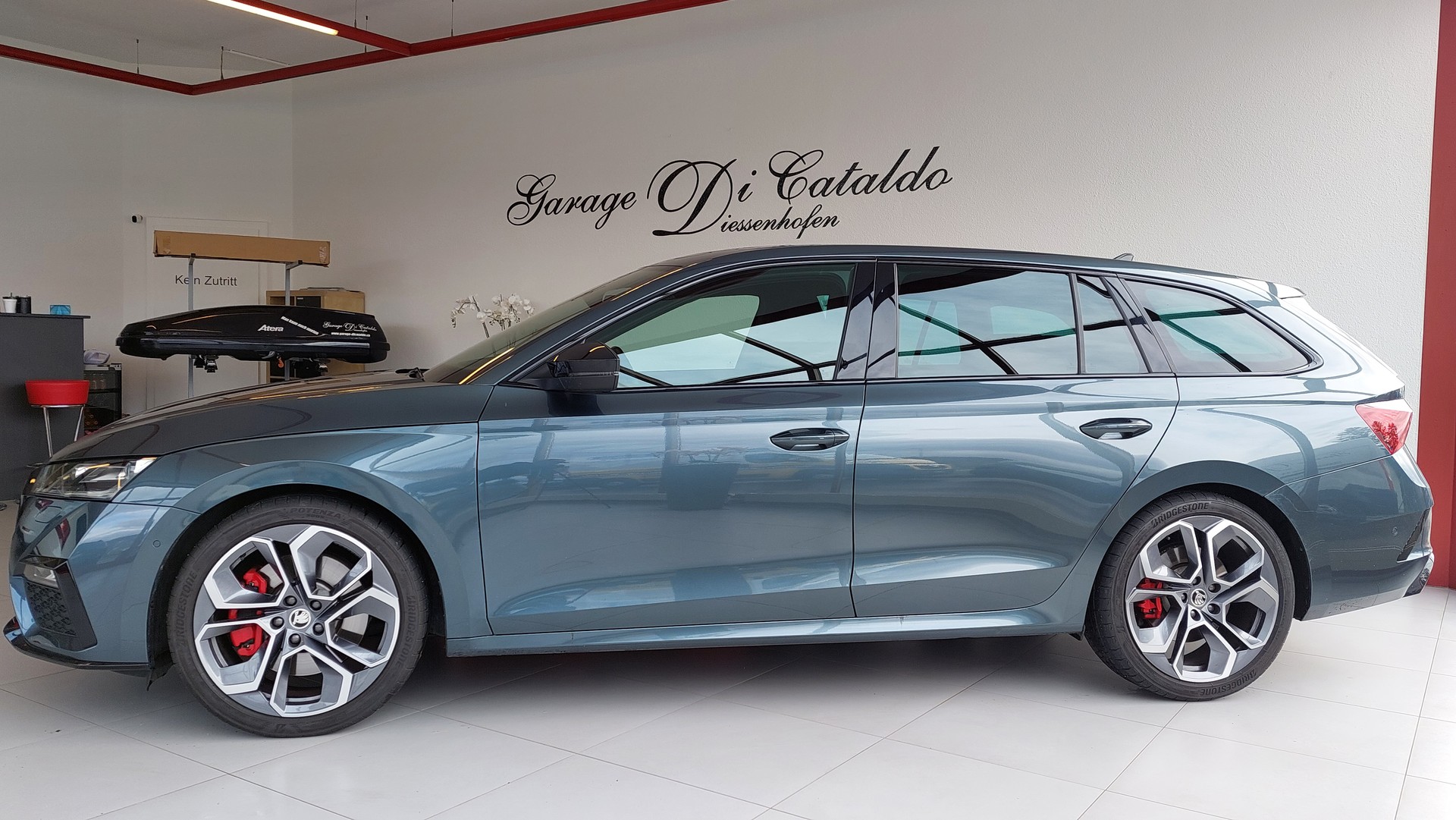 SKODA Octavia Combi 2.0 TSI DSG RS-image-3