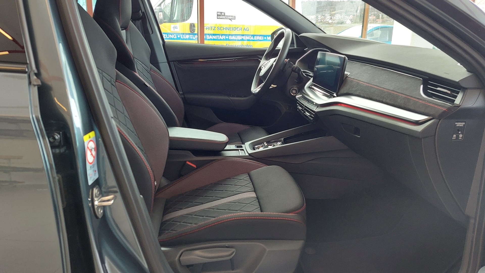 SKODA Octavia Combi 2.0 TSI DSG RS-image-8