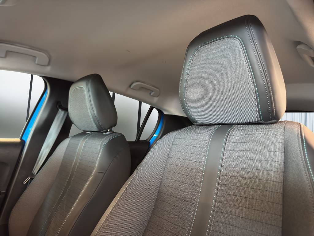 PEUGEOT 208 1.2 PureTech Allure Pack EAT8 //Sièges AV chauffants/Pack Safety Plus/Caméra recul/DAB+-image-9