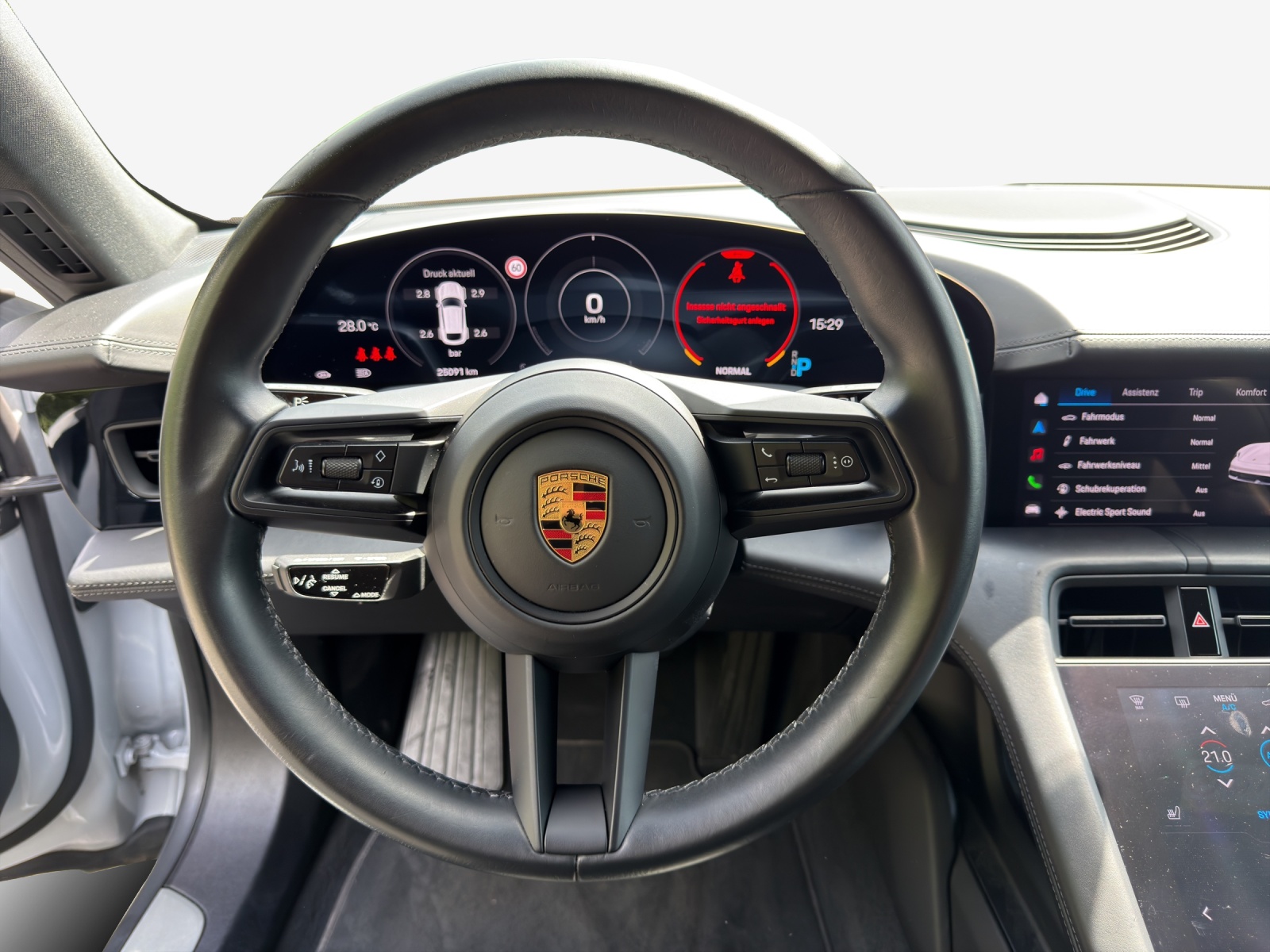 PORSCHE Taycan 4S Cross Turismo-image-10