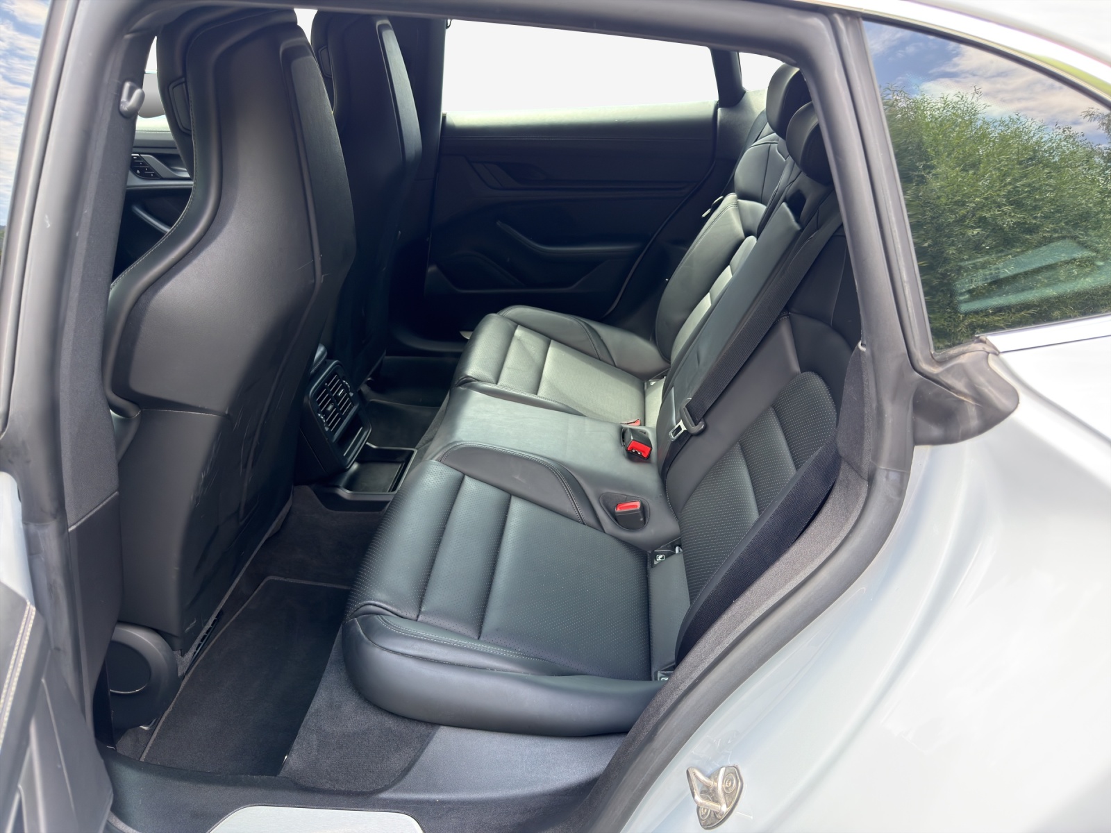PORSCHE Taycan 4S Cross Turismo-image-12