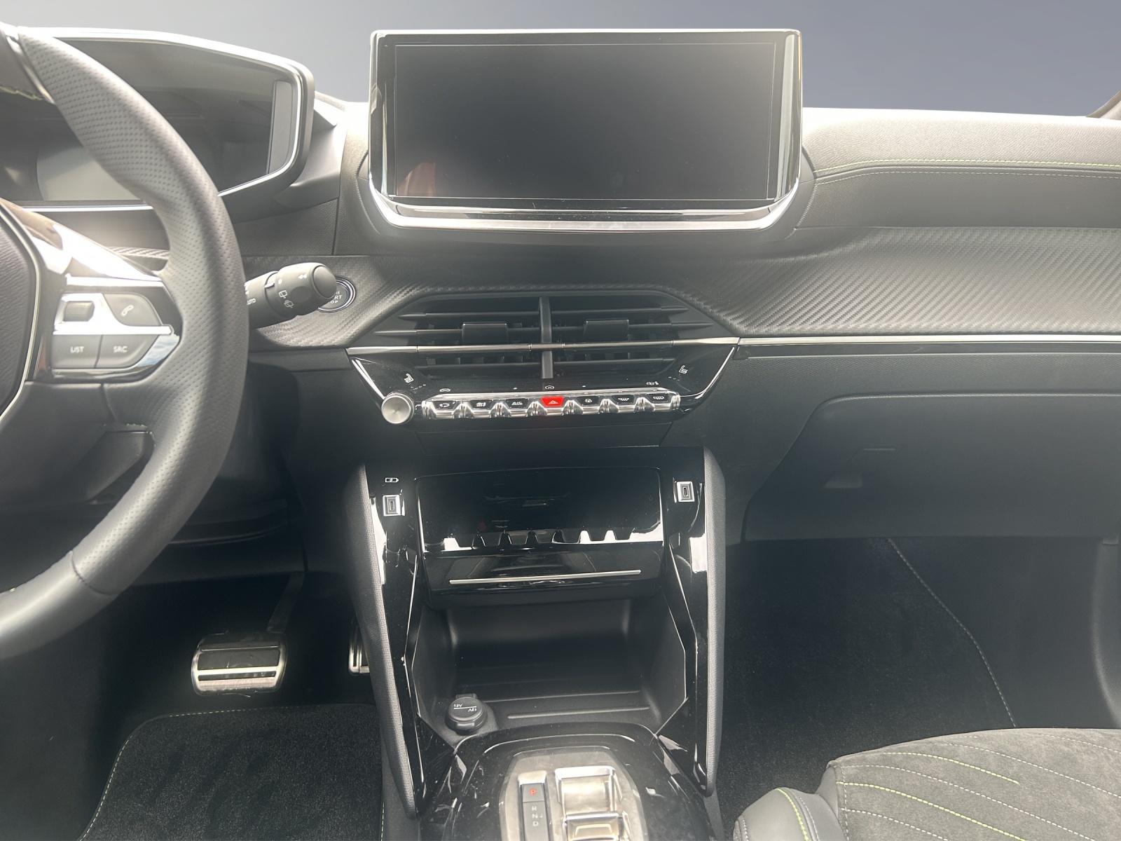 PEUGEOT 208 1.2 Hybrid 145 GT-image-14