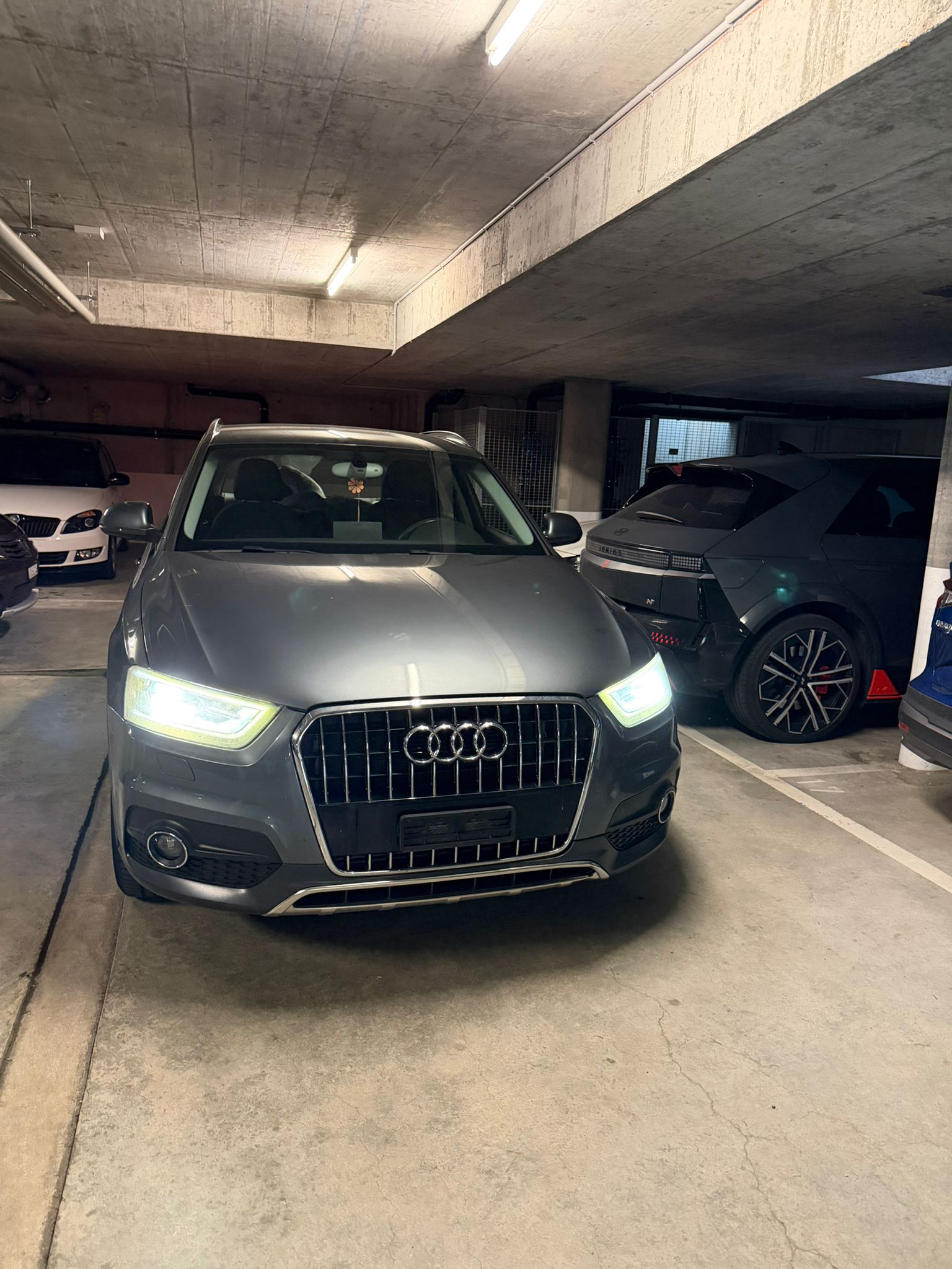 AUDI Q3 2.0 TFSI quattro-image-1