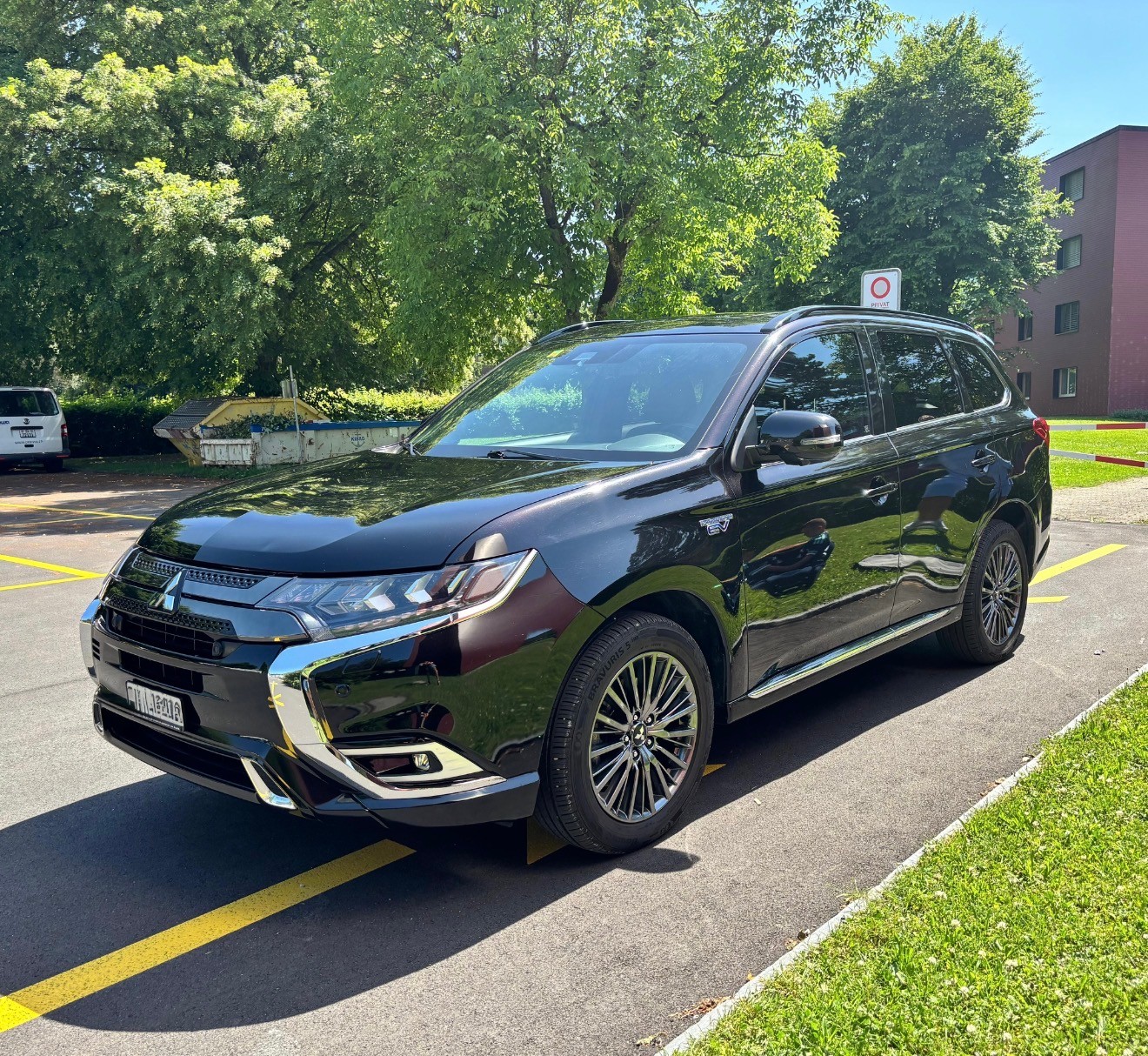 MITSUBISHI 2.4 PHEV Diamond S-Edition-image-0