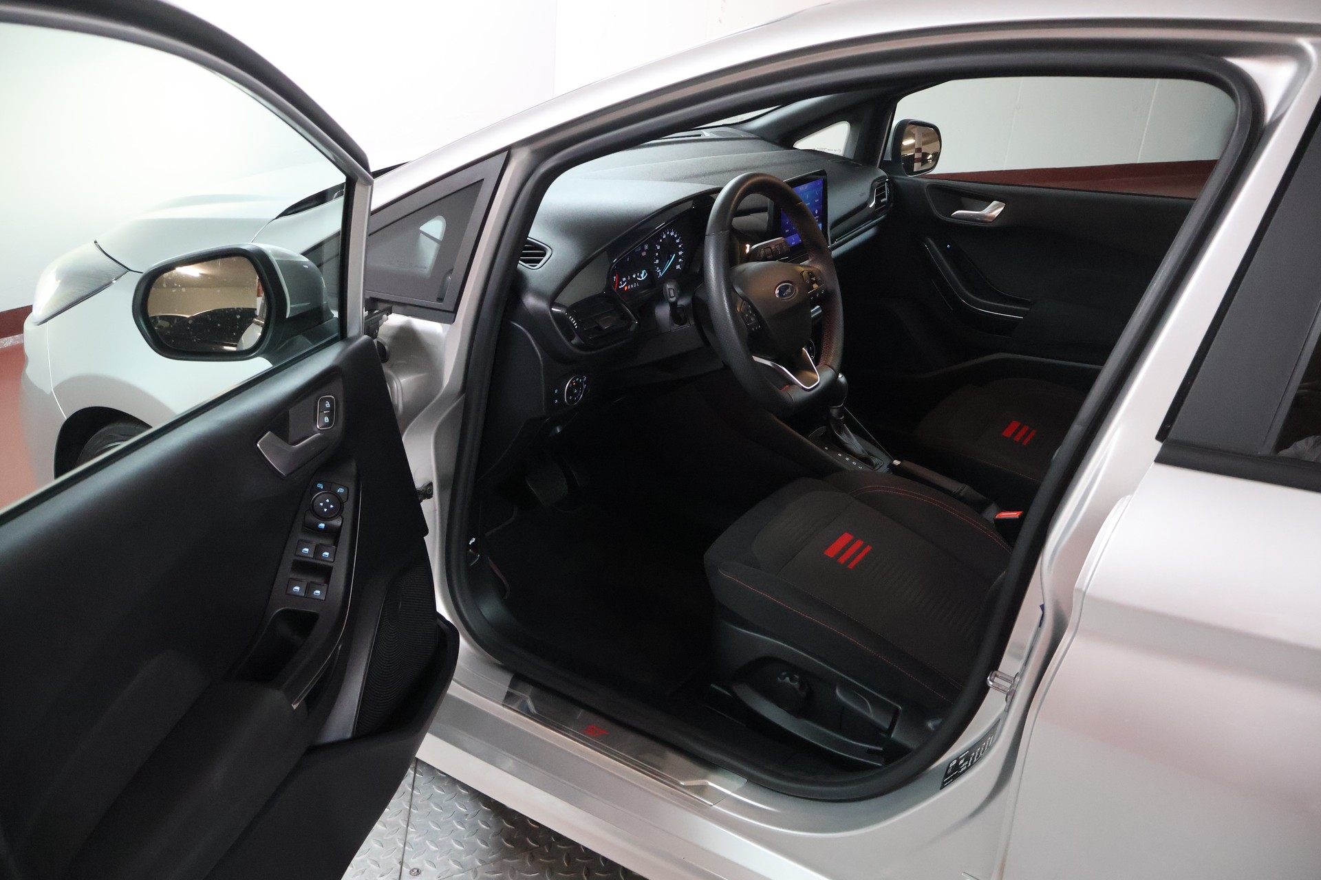 FORD Fiesta 1.0 SCTi MHEV ST Line Automat-image-5