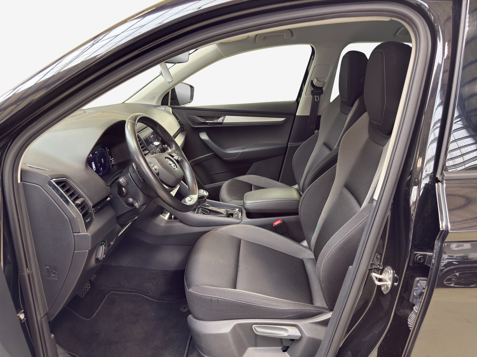SKODA Karoq 2.0 TDI CR Tour 4x4 DSG-image-7