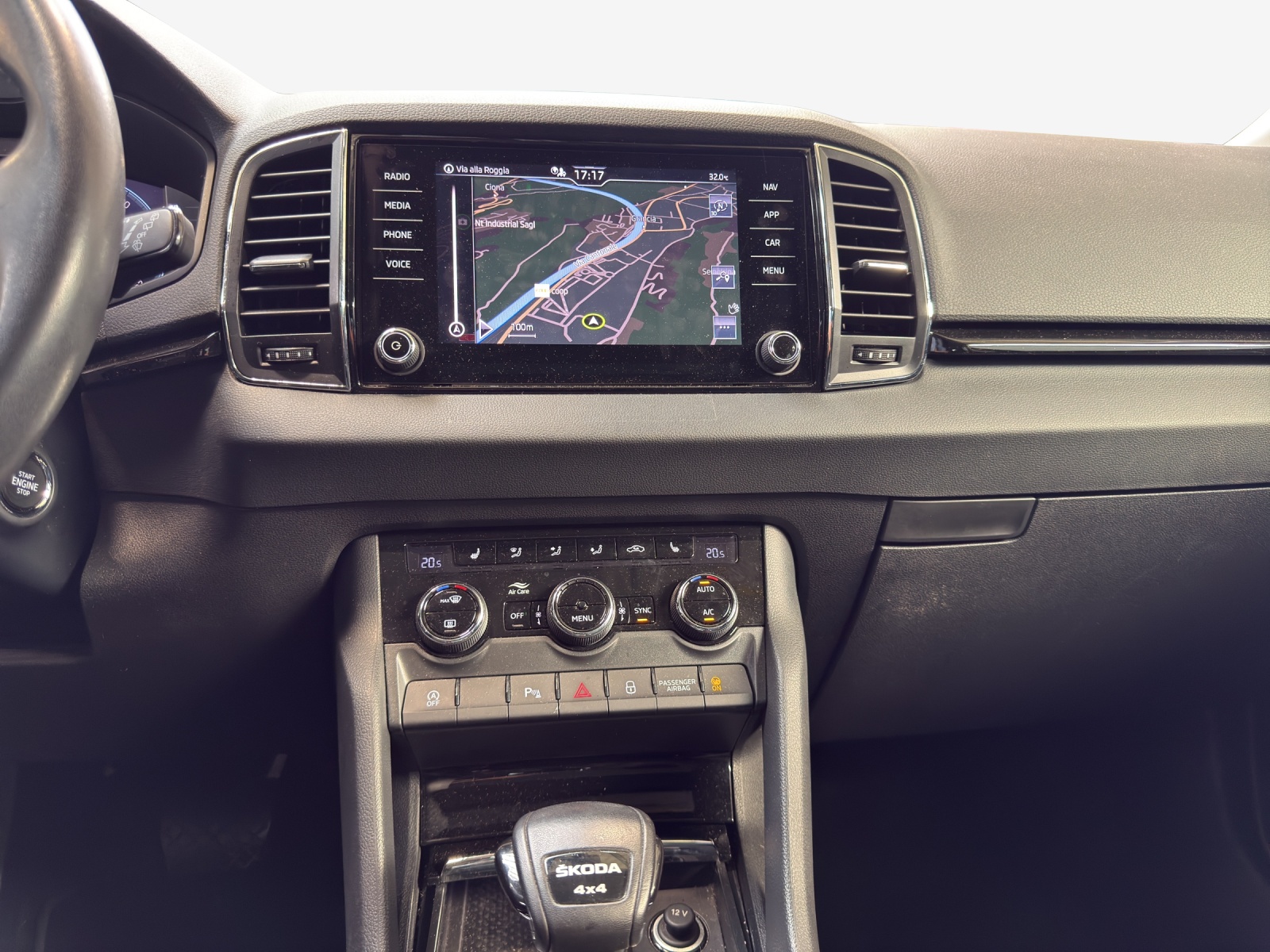 SKODA Karoq 2.0 TDI CR Tour 4x4 DSG-image-10