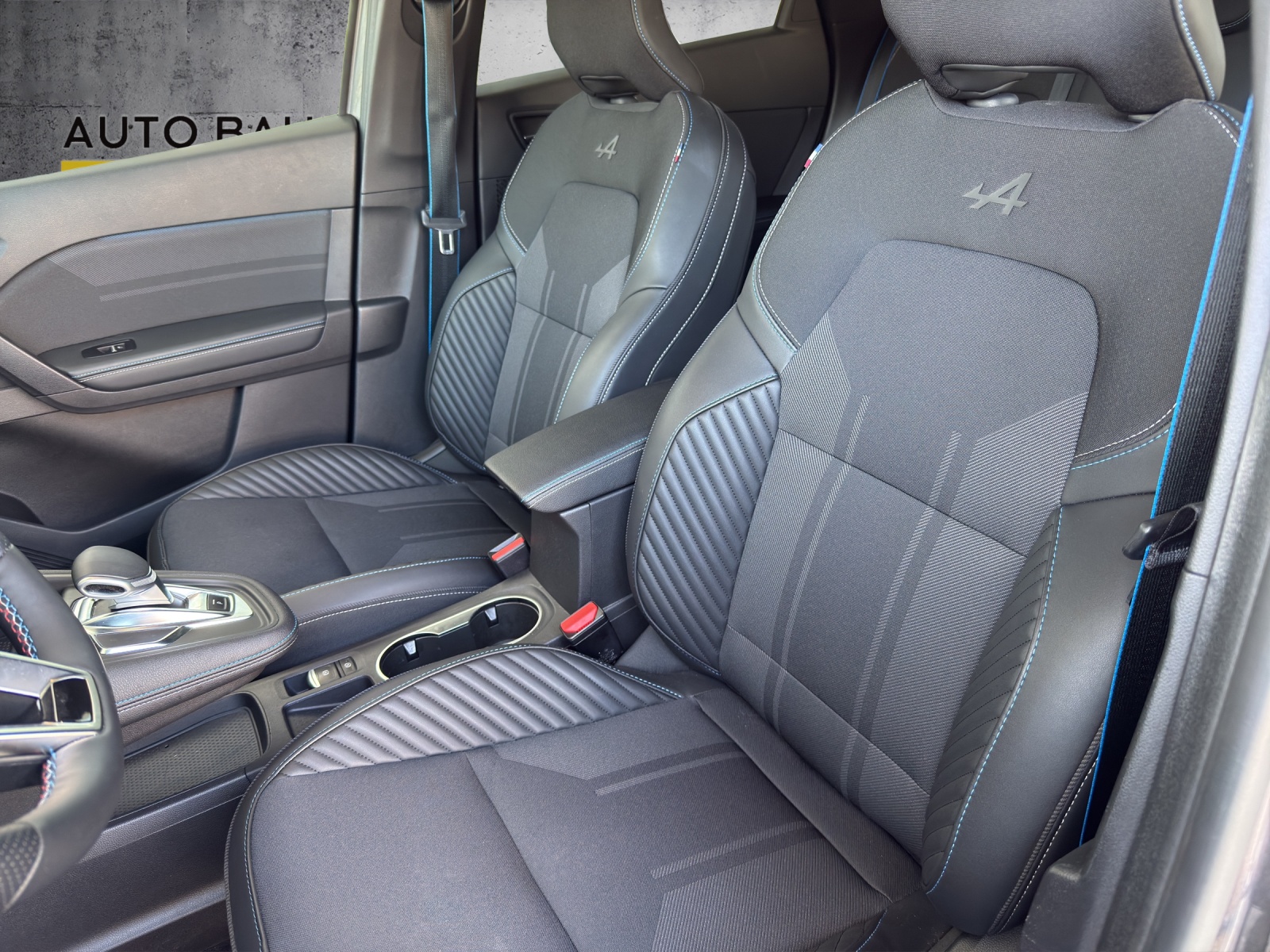RENAULT Captur 1.3 TCe Esprit Alpine EDC-image-14
