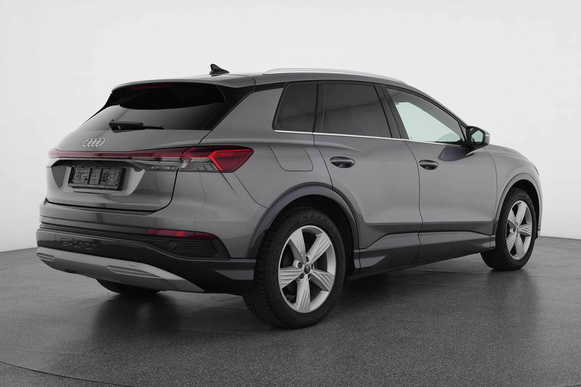 AUDI Q4 e-tron 50 quattro-image-4