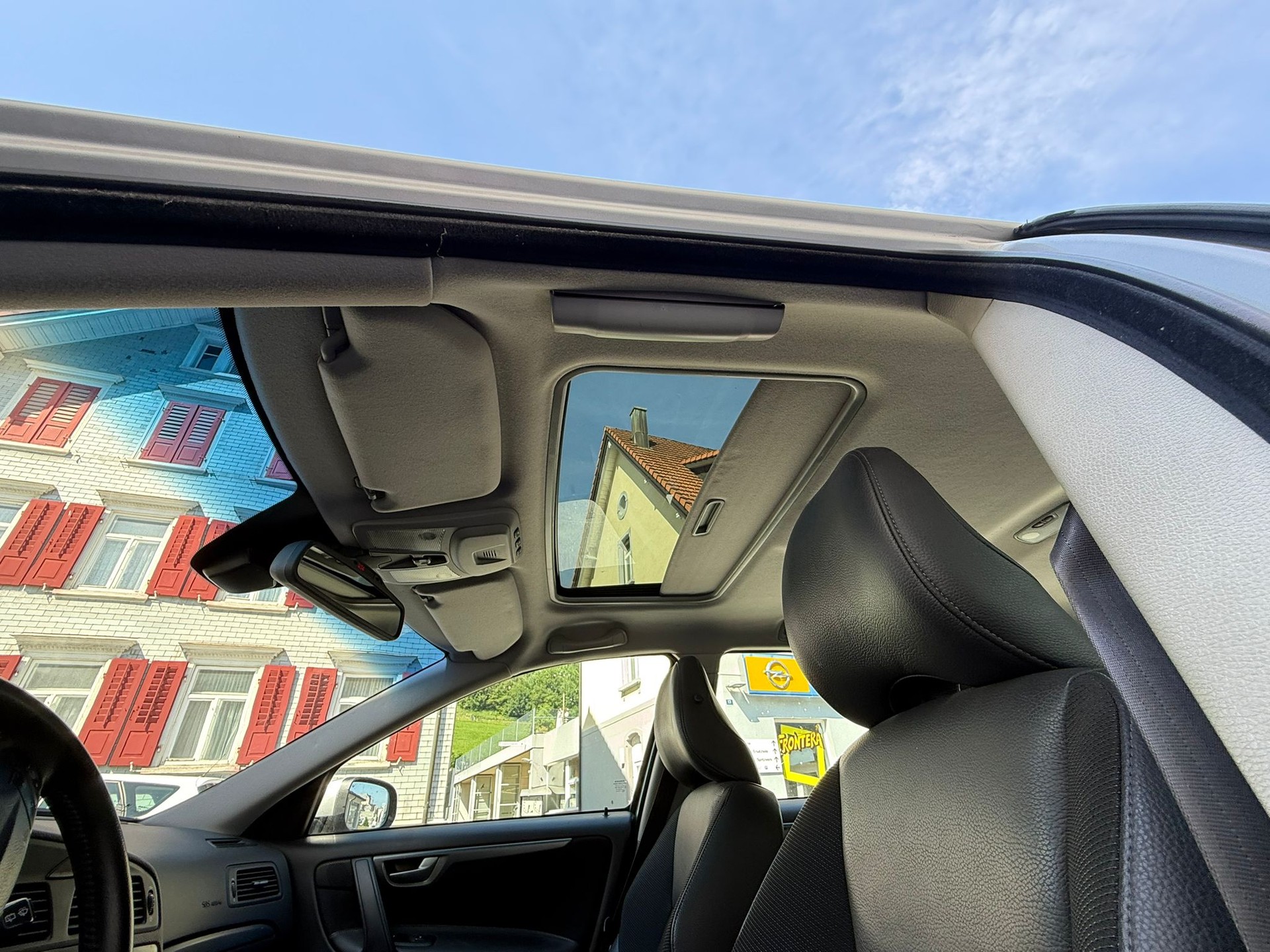 VOLVO V70 2.5T AWD Momentum-image-8