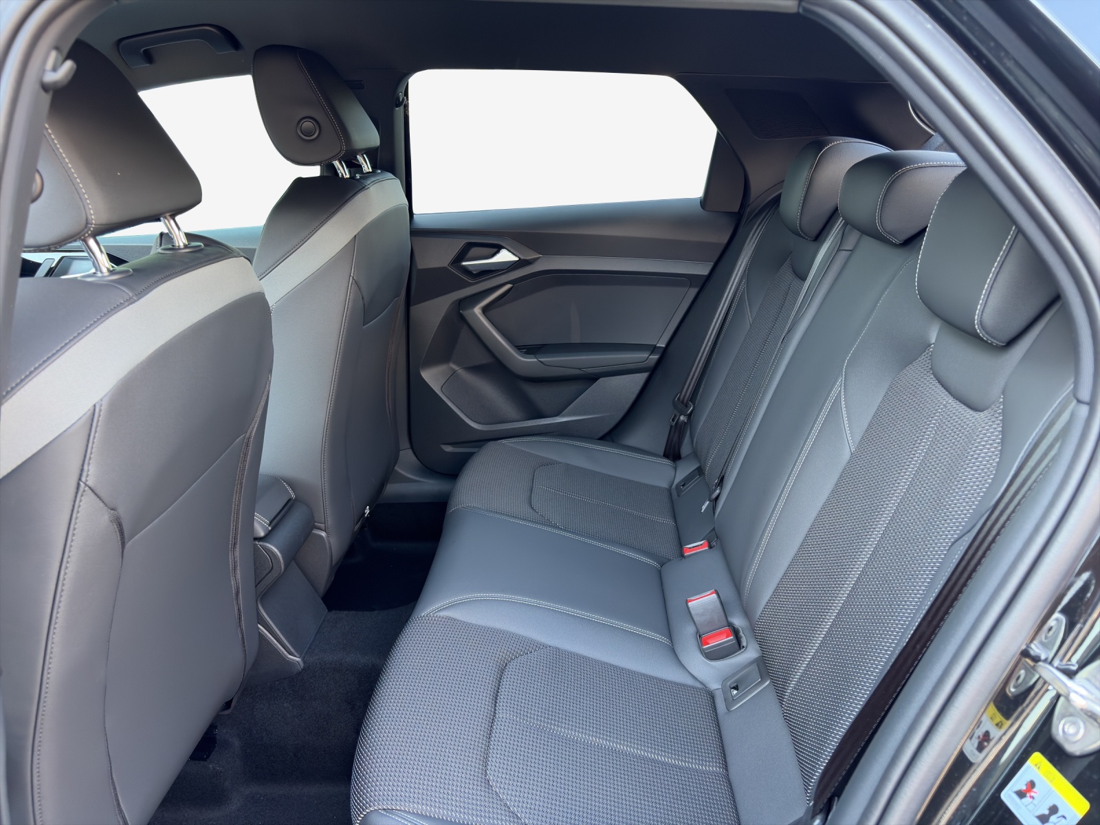 AUDI A1 Sportback 30 TFSI S Line Attraction S-tronic-image-7