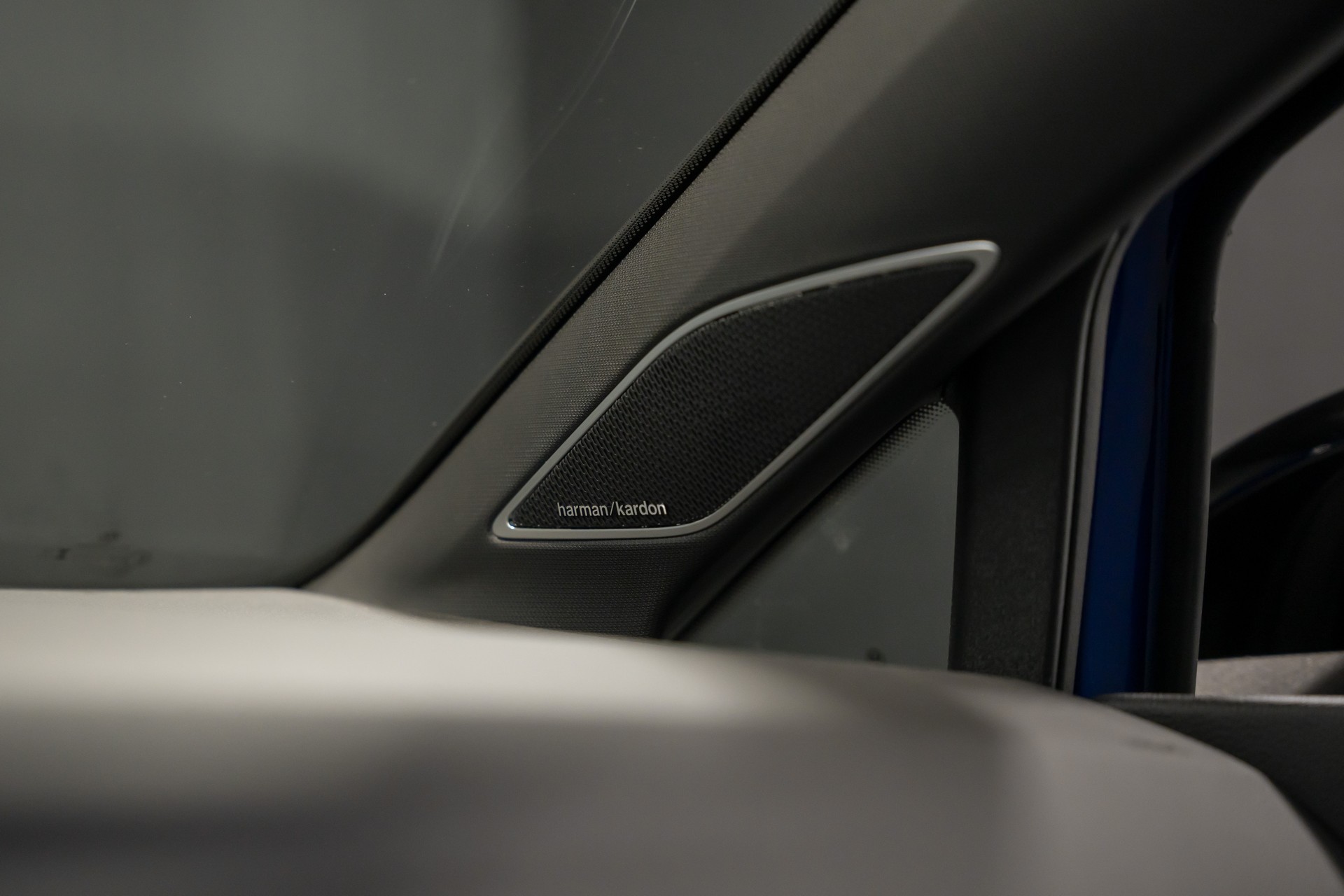 VW Golf 2.0 TSI R Performance / Sitzkühlung / Harman Kardon / Akrapovic / Head-Up Display-image-13