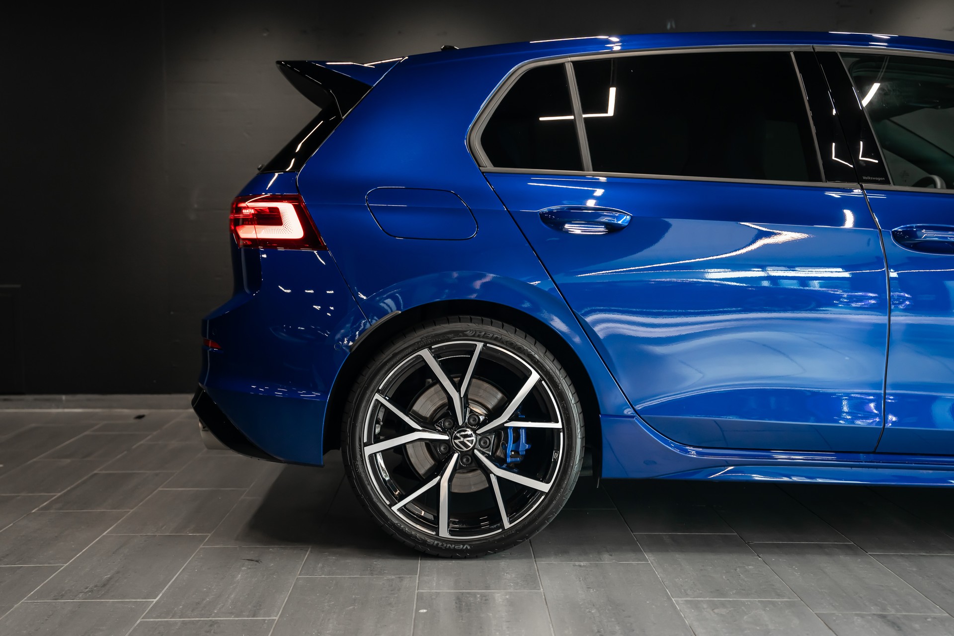 VW Golf 2.0 TSI R Performance / Sitzkühlung / Harman Kardon / Akrapovic / Head-Up Display-image-4