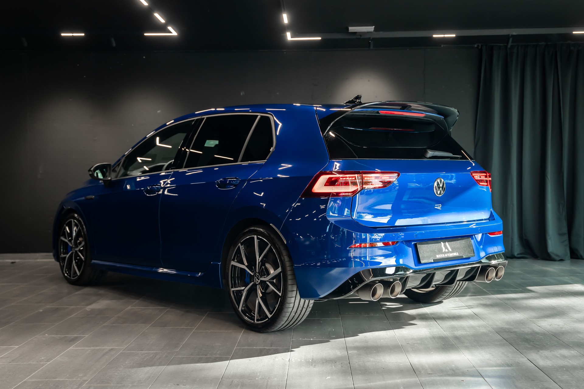 VW Golf 2.0 TSI R Performance / Sitzkühlung / Harman Kardon / Akrapovic / Head-Up Display-image-6