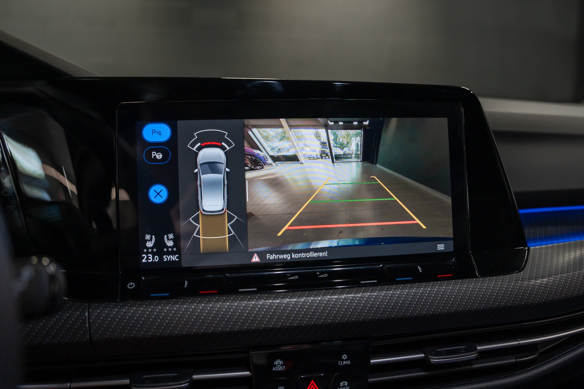 VW Golf 2.0 TSI R Performance / Sitzkühlung / Harman Kardon / Akrapovic / Head-Up Display-image-14