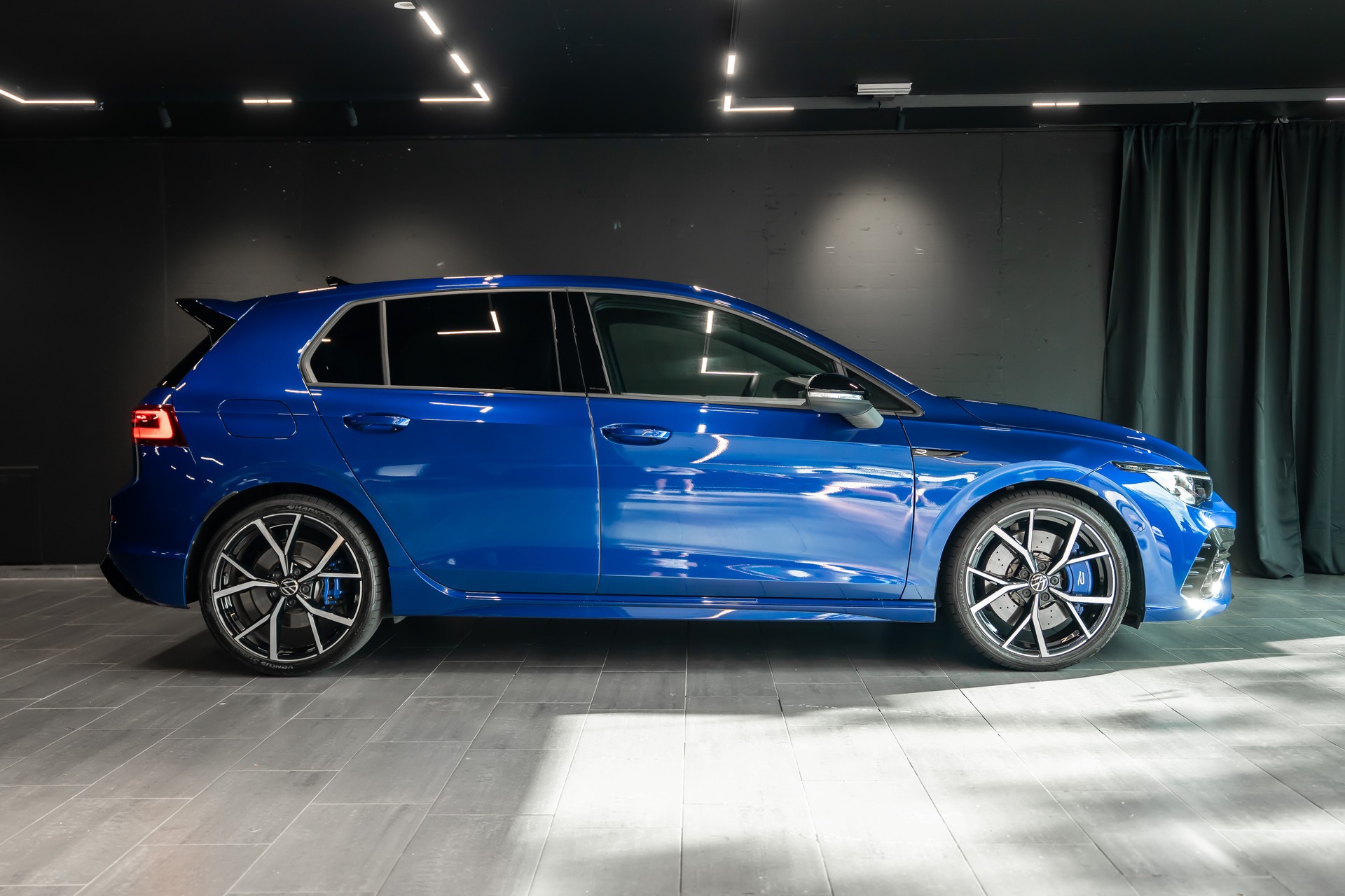 VW Golf 2.0 TSI R Performance / Sitzkühlung / Harman Kardon / Akrapovic / Head-Up Display-image-2