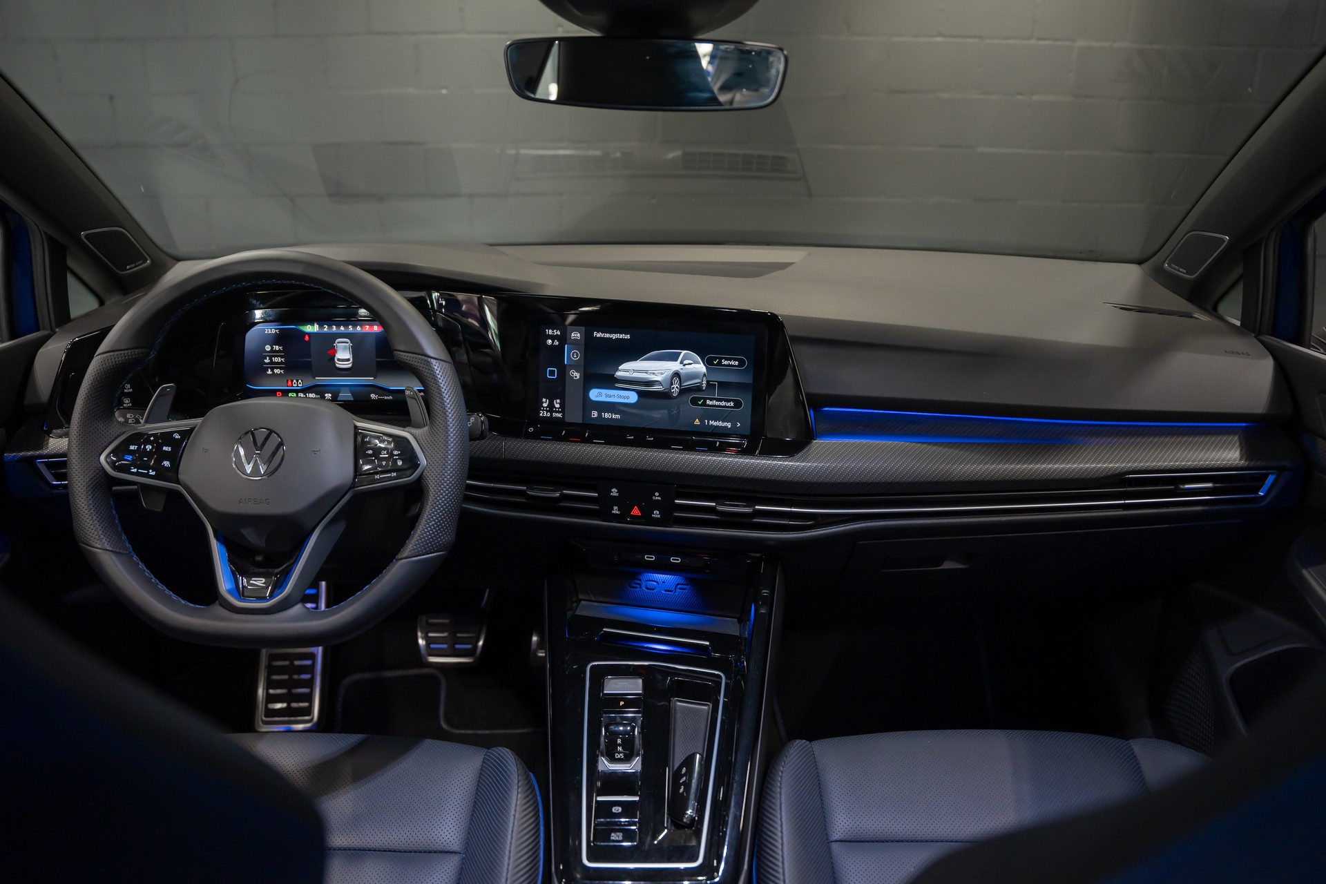 VW Golf 2.0 TSI R Performance / Sitzkühlung / Harman Kardon / Akrapovic / Head-Up Display-image-9