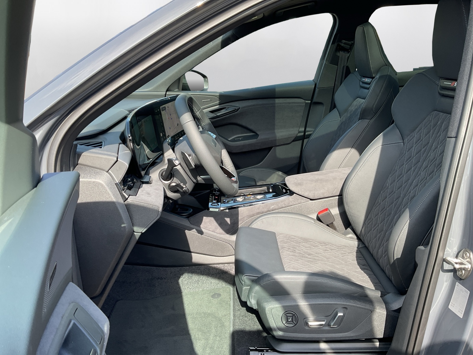 AUDI Q6 e-tron quattro-image-9