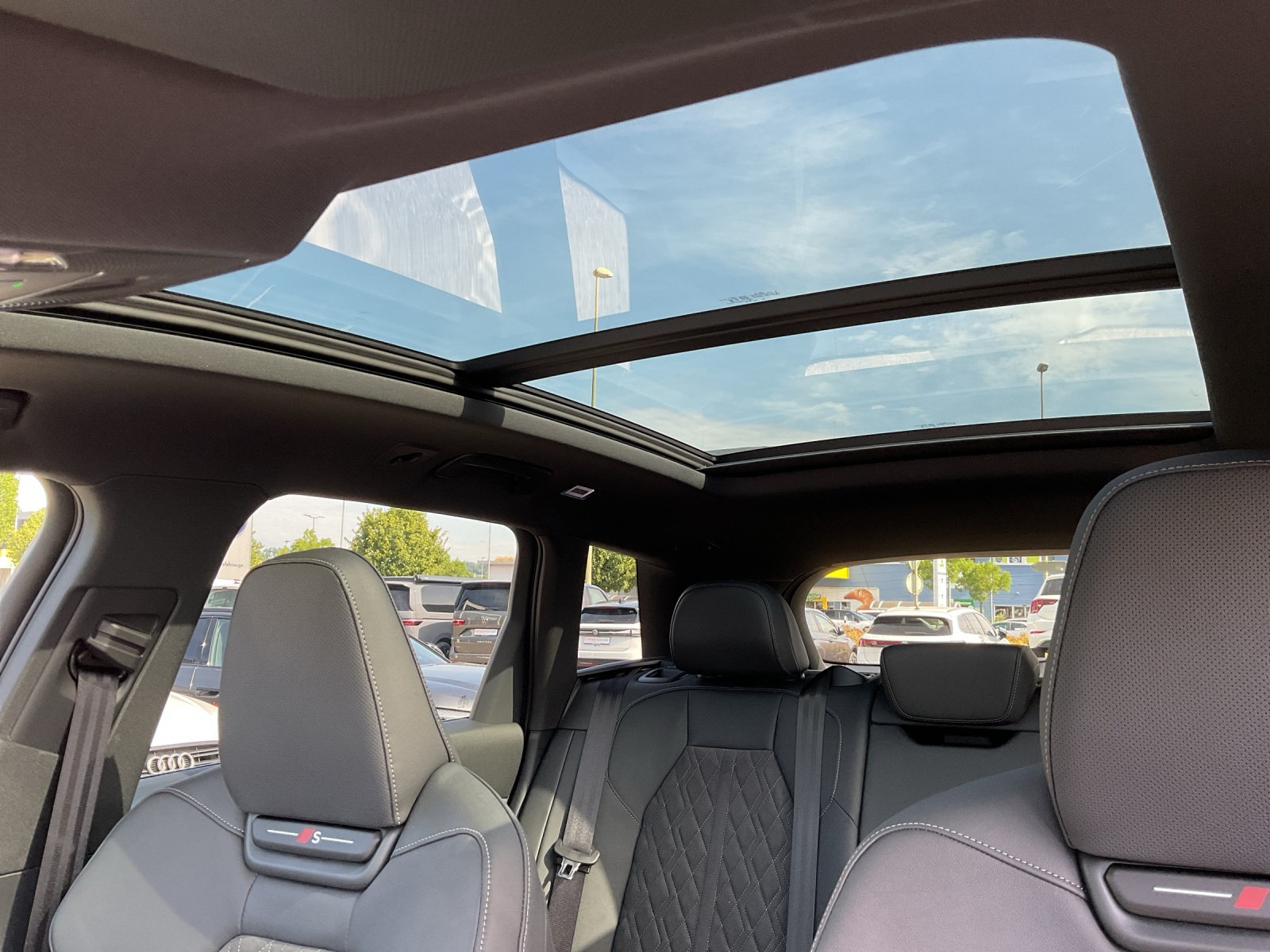 AUDI Q6 e-tron quattro-image-14