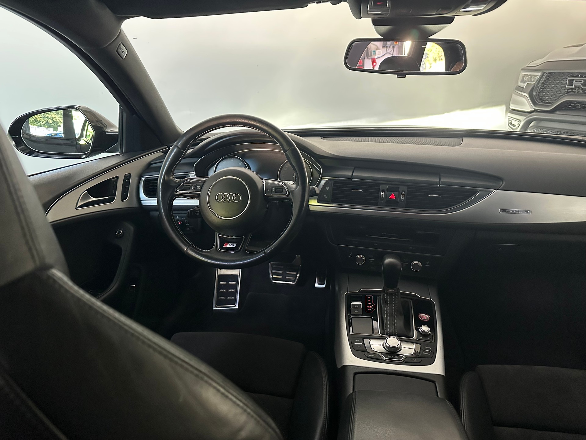 AUDI S6 Avant 4.0 TFSI V8 quattro S-tronic-image-6