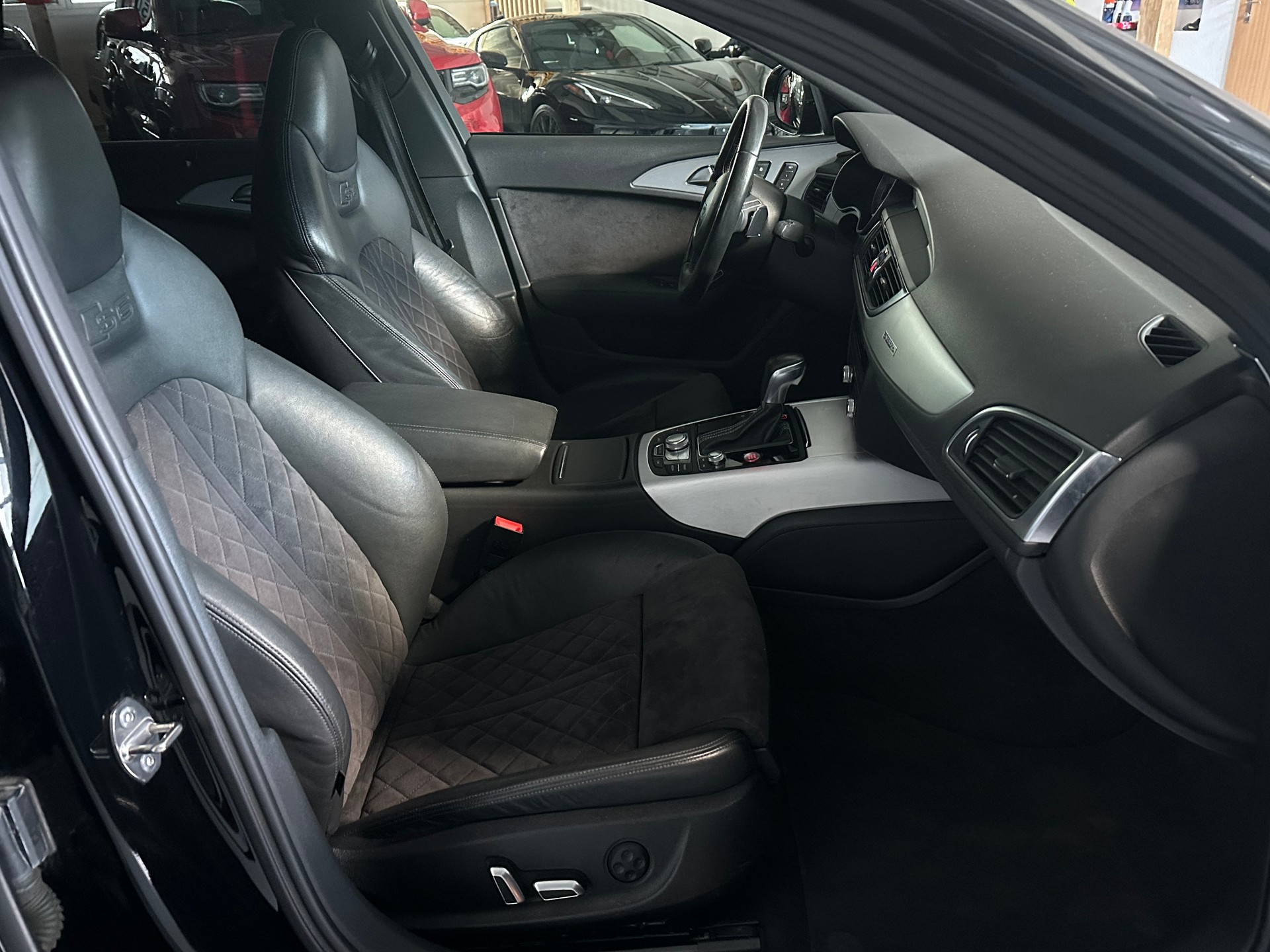 AUDI S6 Avant 4.0 TFSI V8 quattro S-tronic-image-3