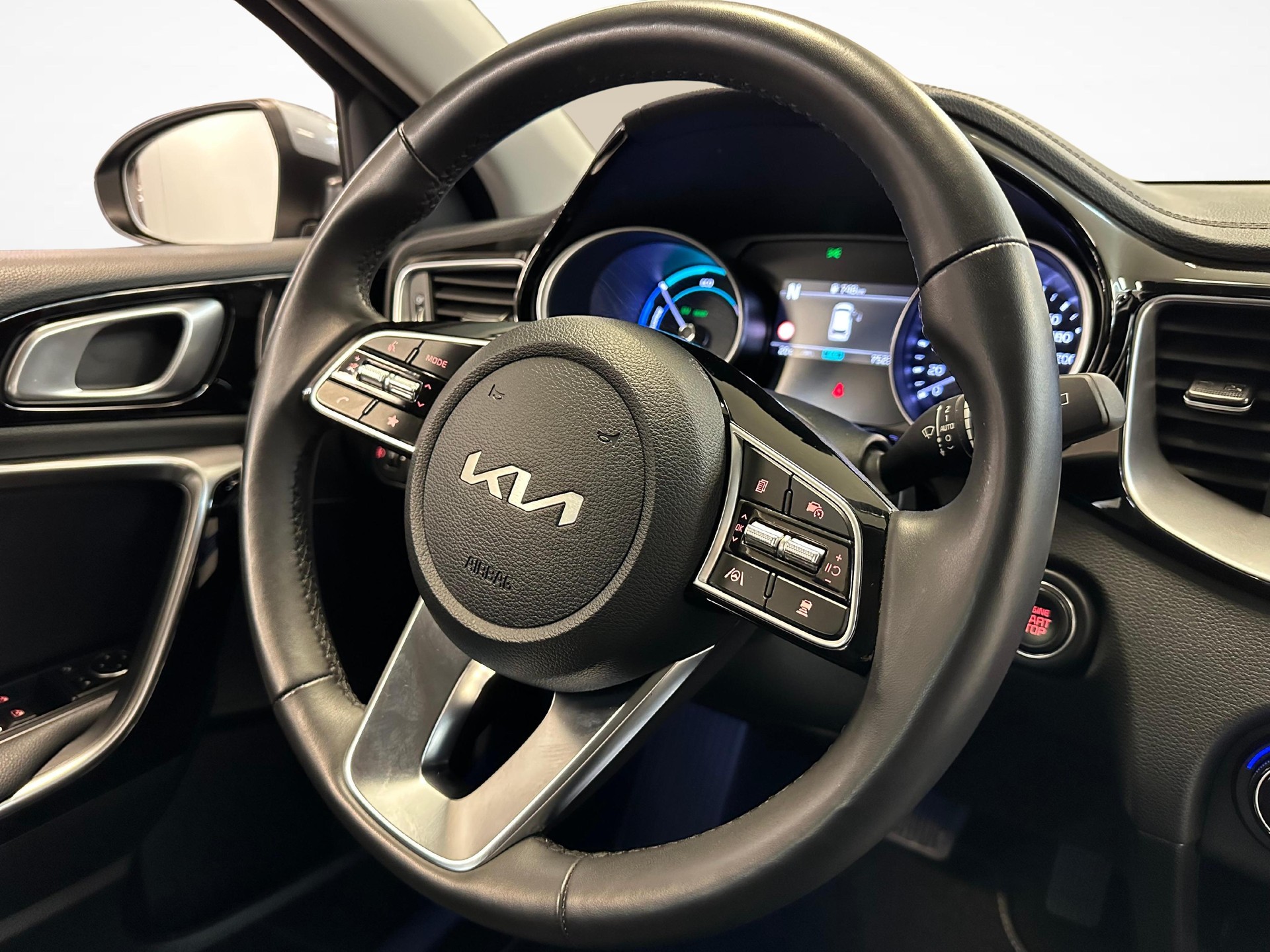 KIA Ceed SW 1.6 GDi Plug-in Hybrid Power-image-6