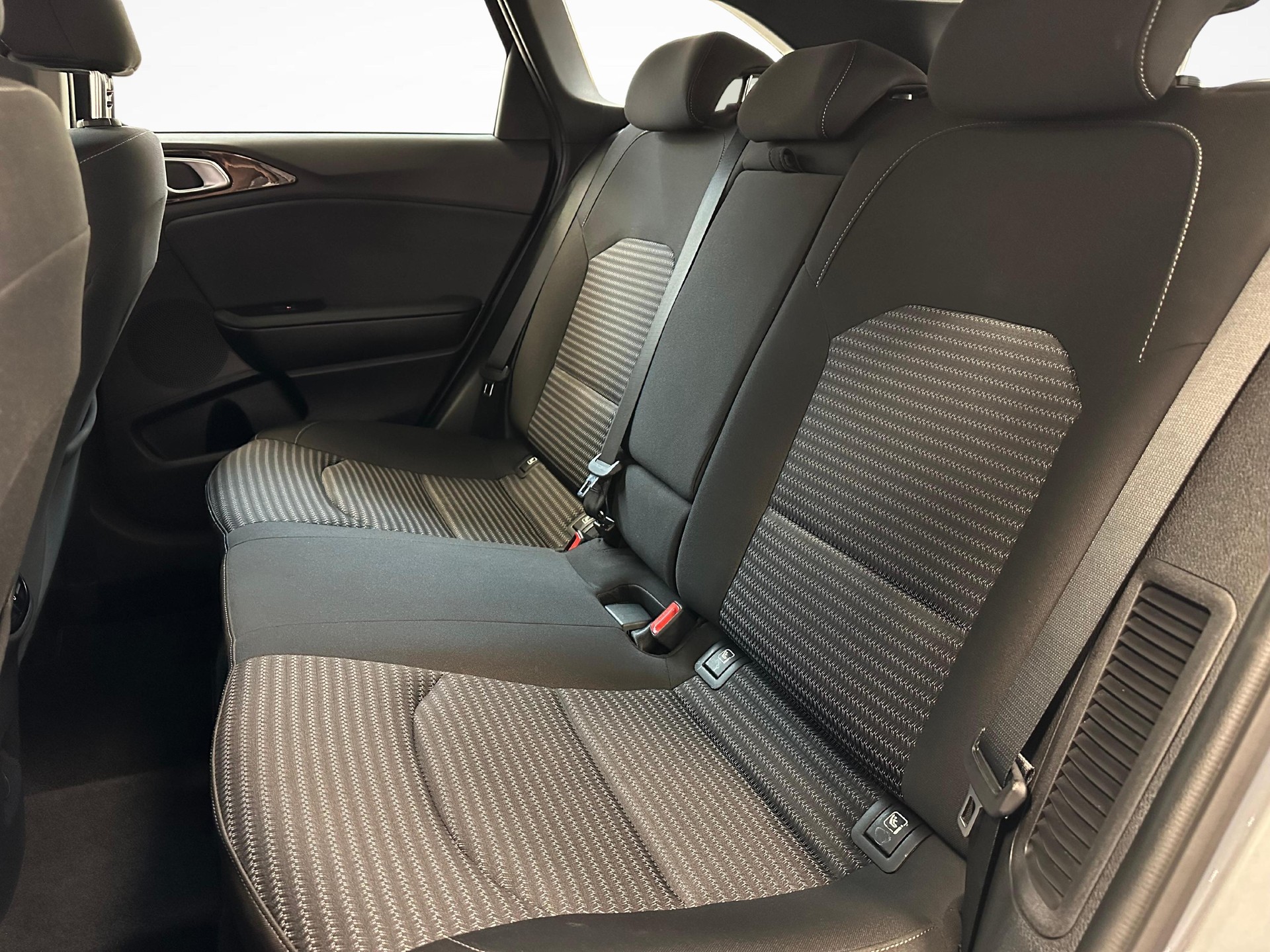 KIA Ceed SW 1.6 GDi Plug-in Hybrid Power-image-9