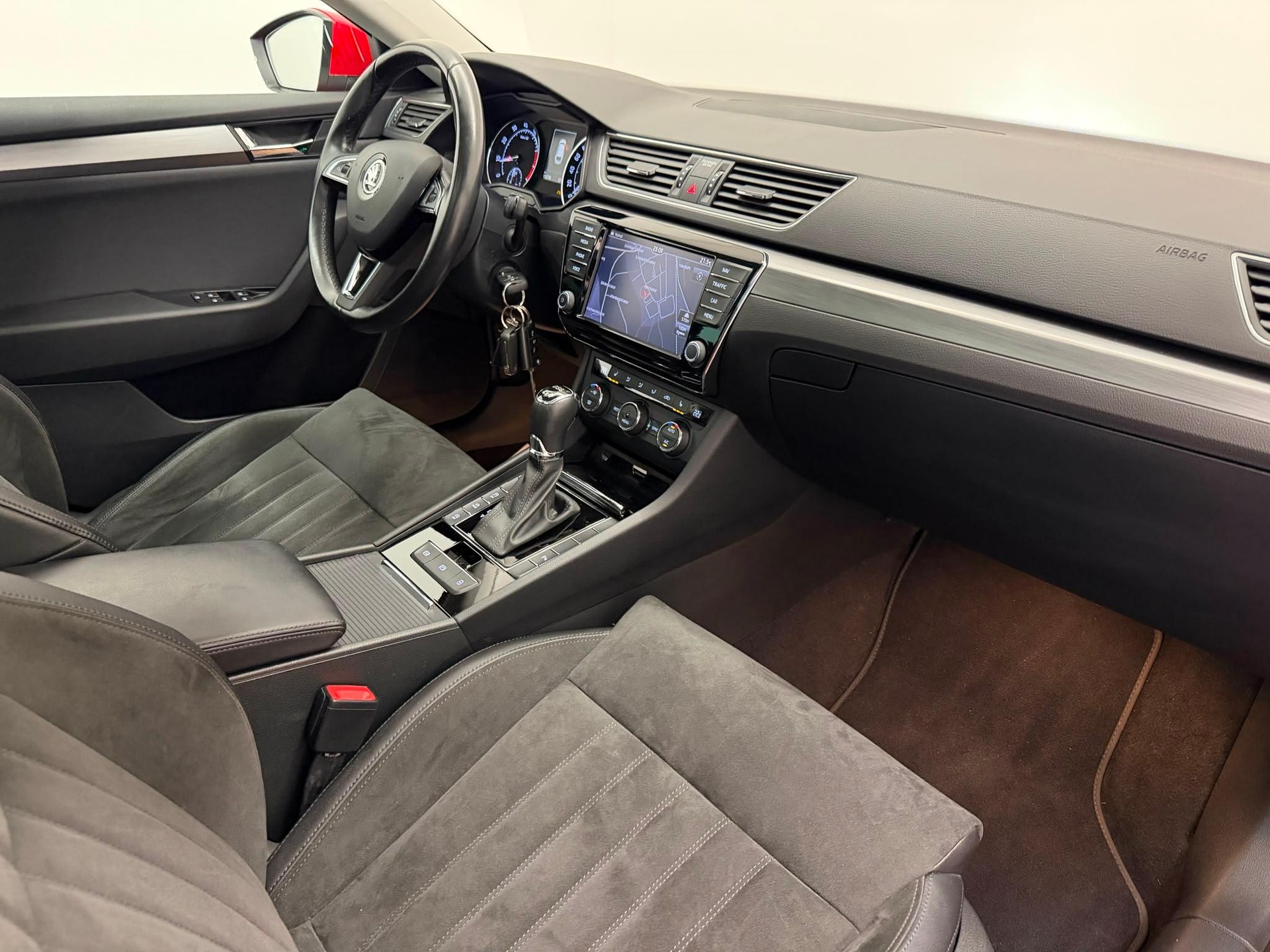 SKODA Superb Combi 2.0 TSI 280 Style 4x4 DSG-image-10
