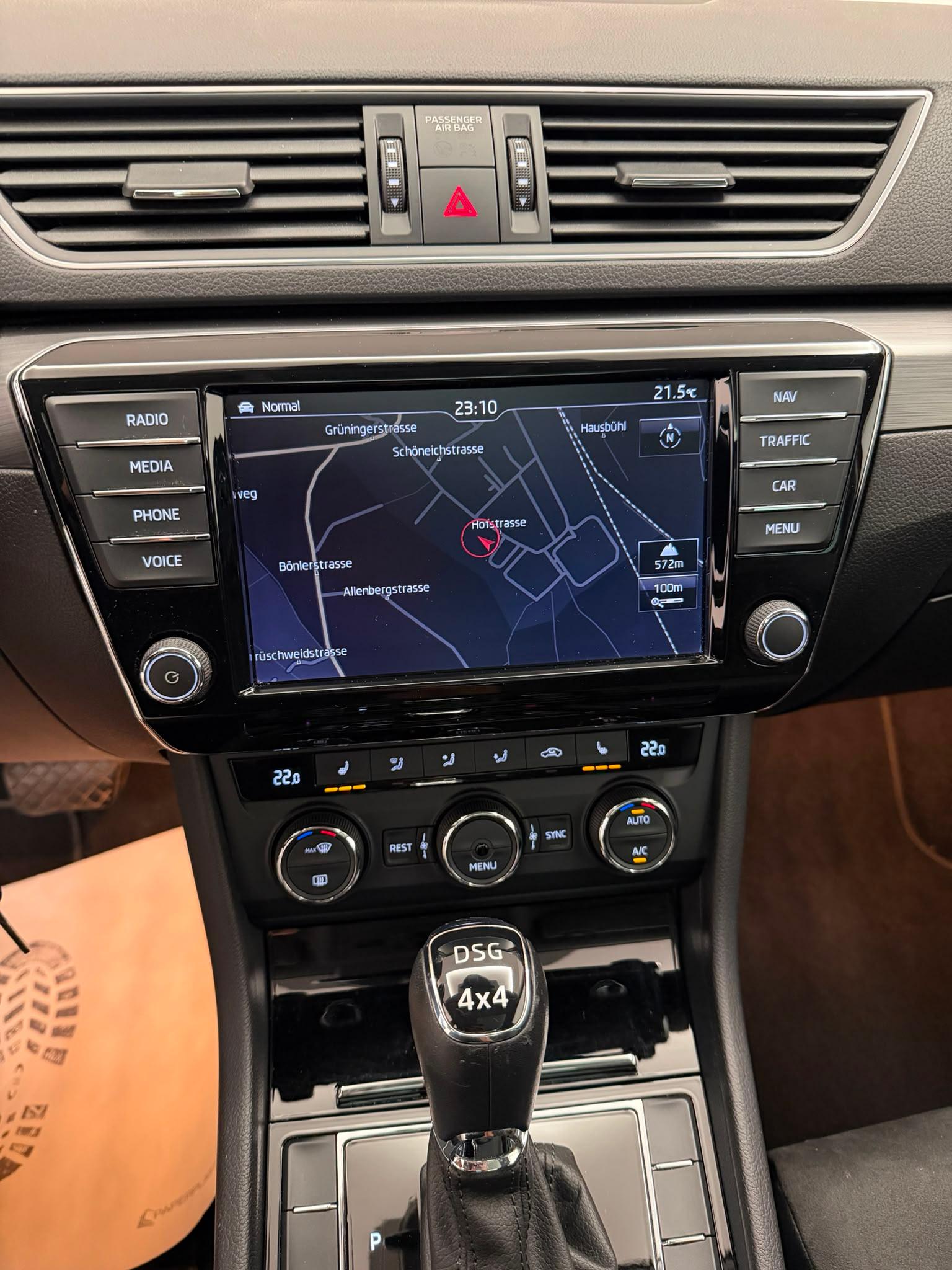 SKODA Superb Combi 2.0 TSI 280 Style 4x4 DSG-image-18