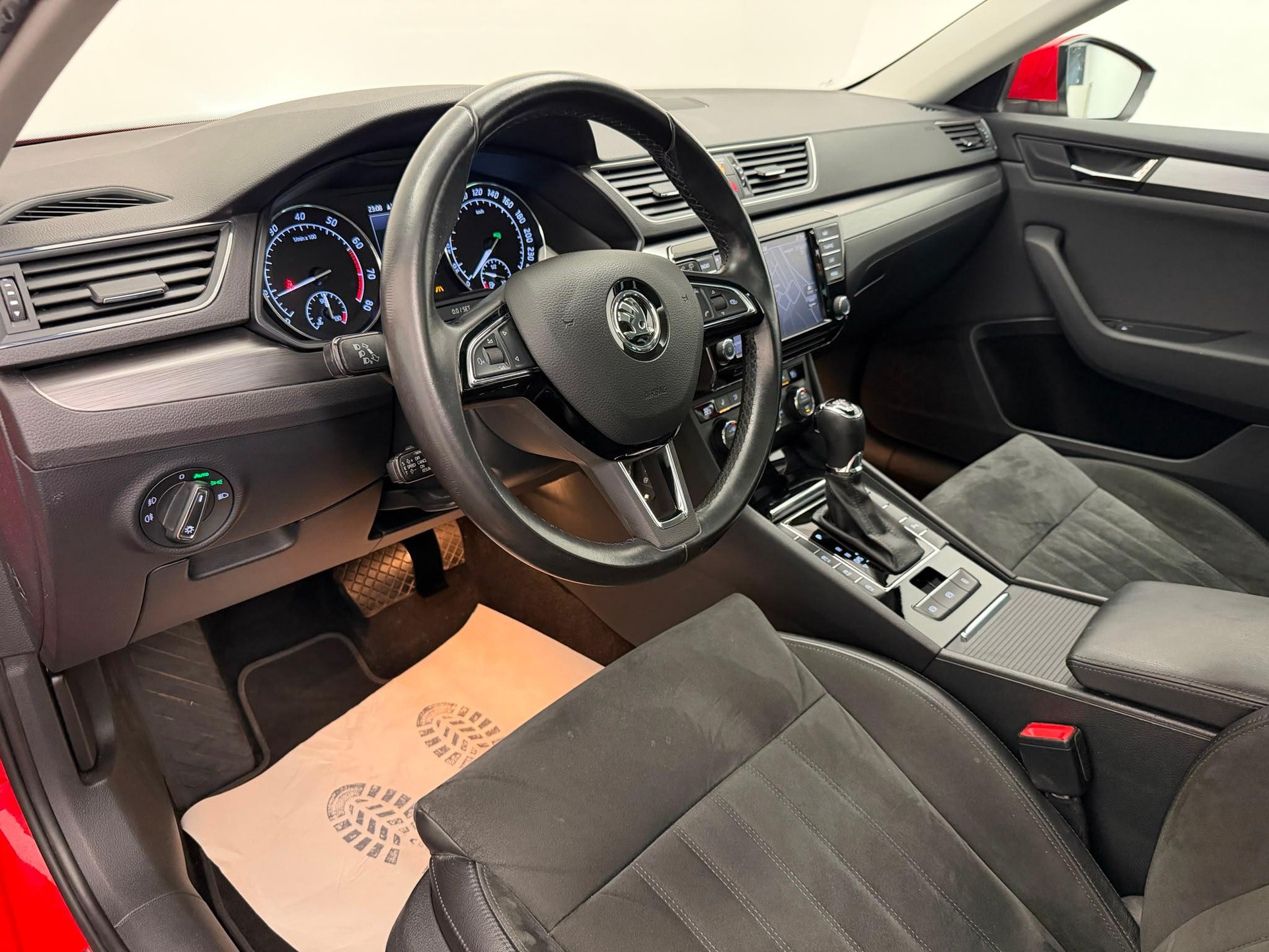 SKODA Superb Combi 2.0 TSI 280 Style 4x4 DSG-image-9