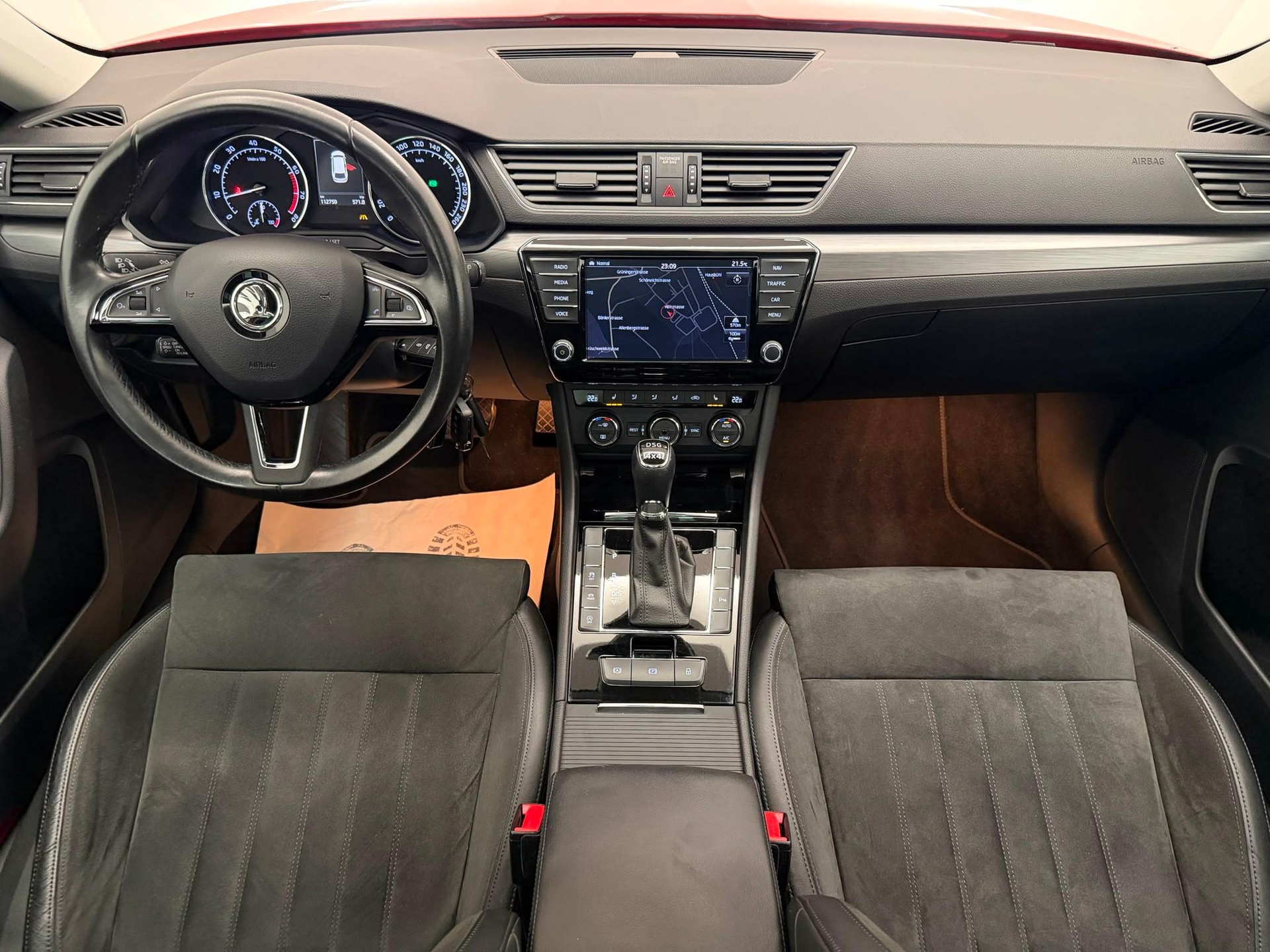 SKODA Superb Combi 2.0 TSI 280 Style 4x4 DSG-image-13