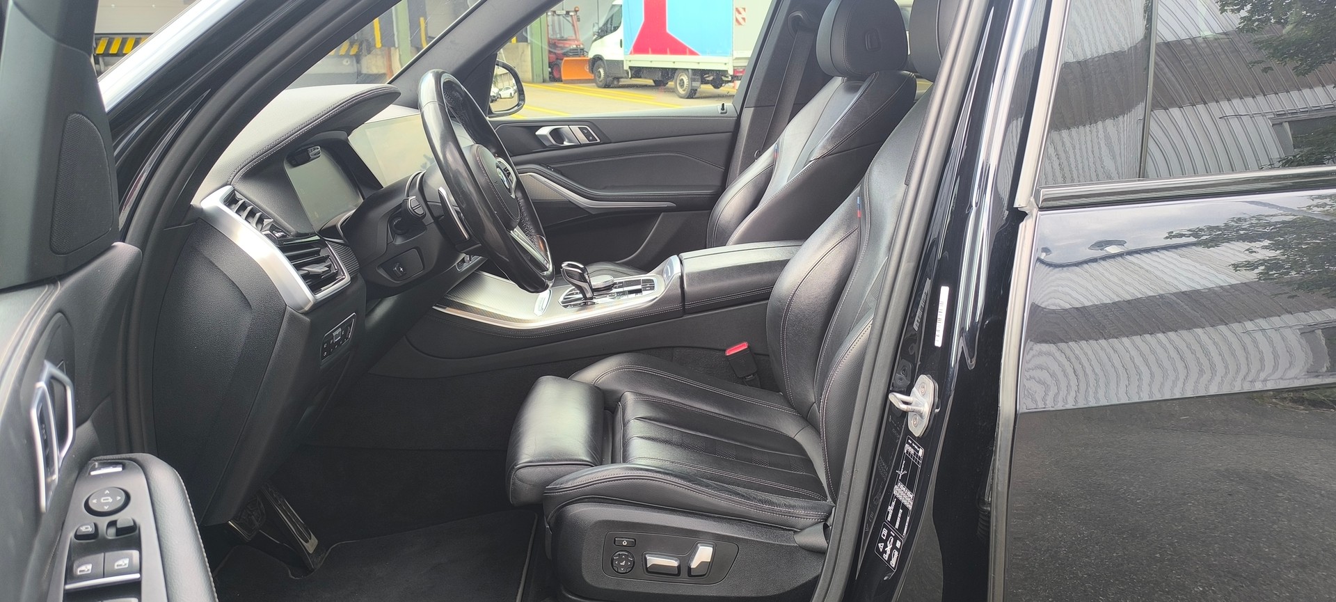 BMW X5 xDrive M50d Steptronic-image-12