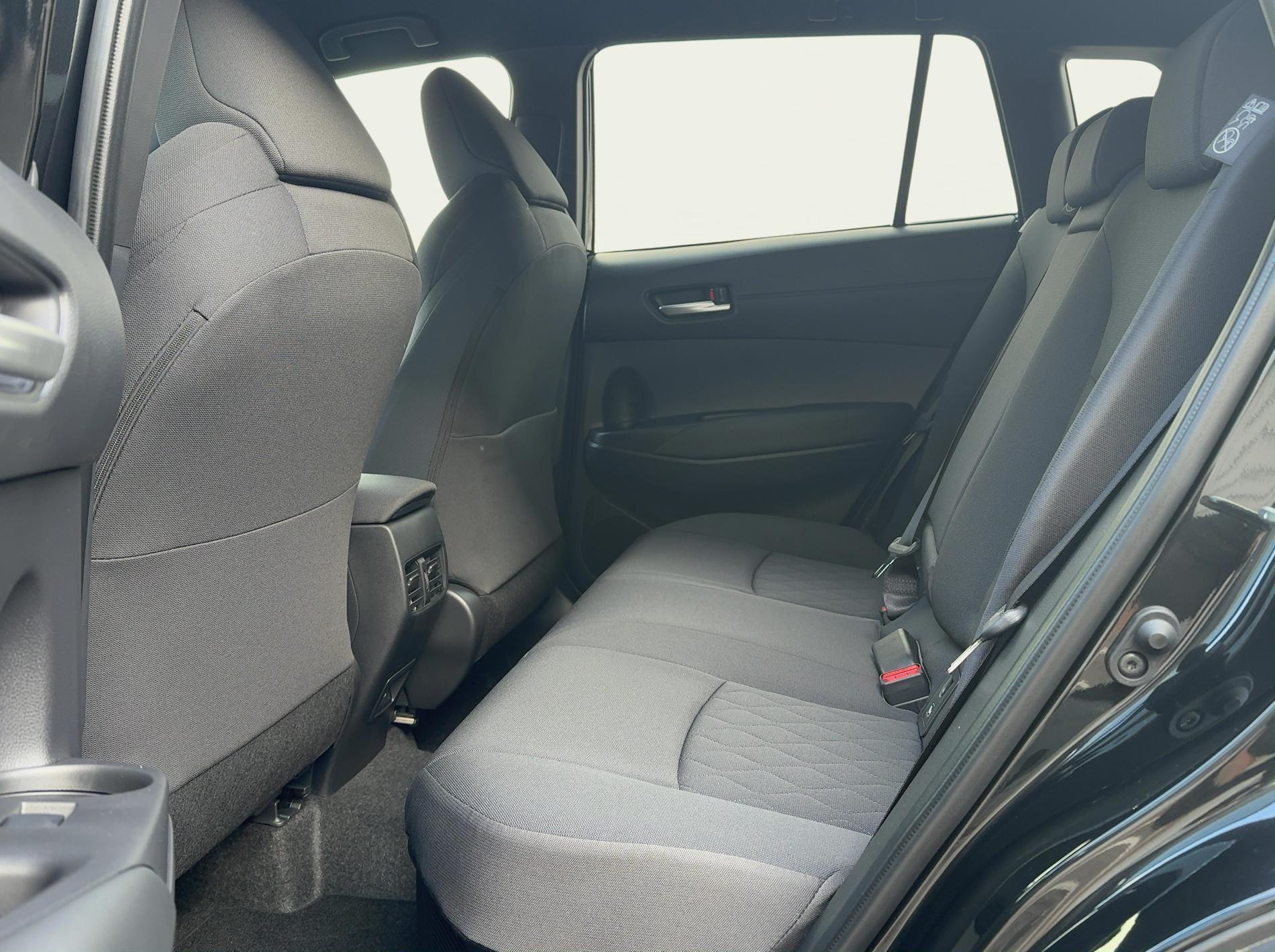 TOYOTA Corolla Cross 2.0 HSD Trend AWD-i-image-10