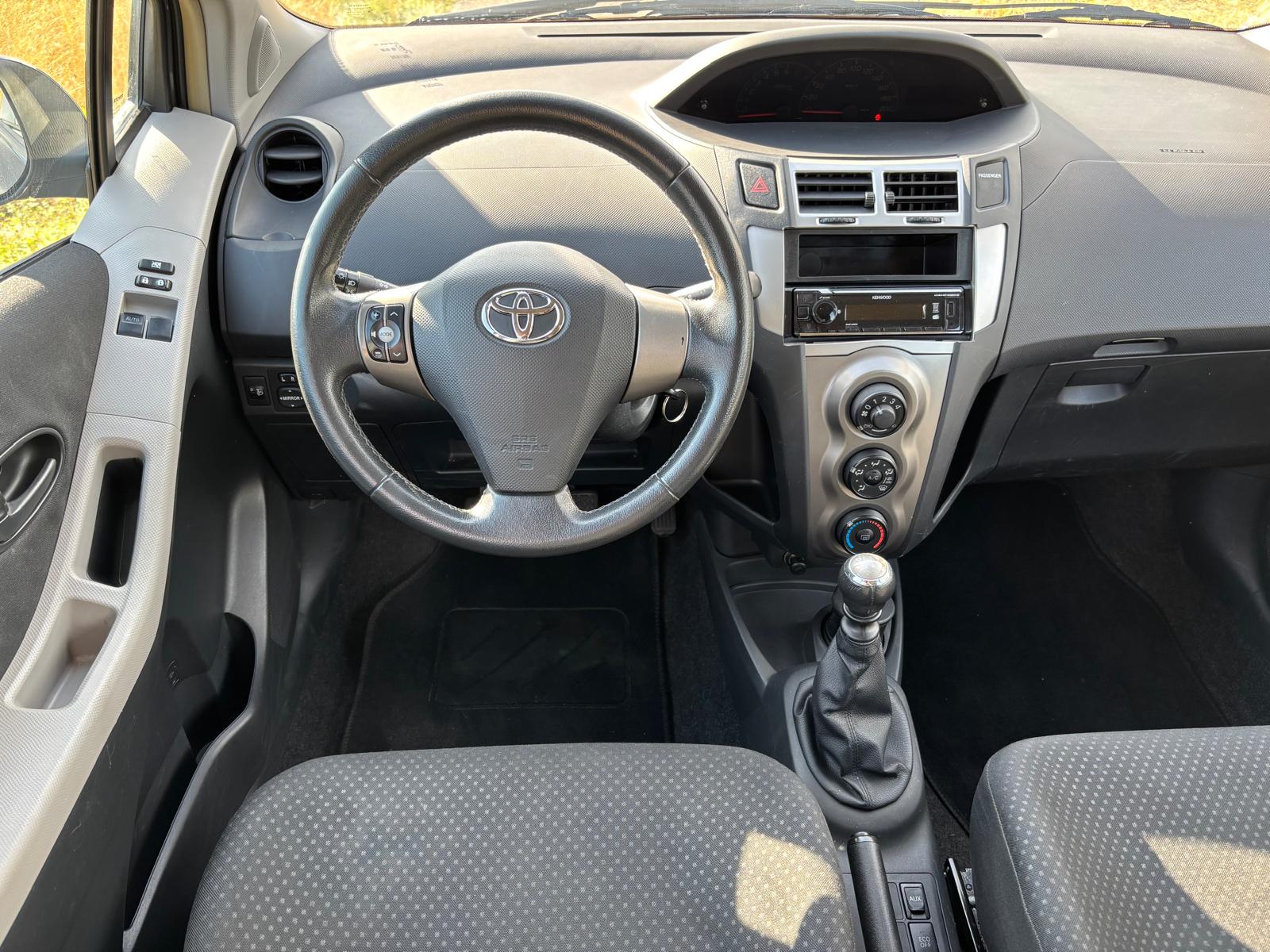 TOYOTA Yaris 1.33 Look-image-4