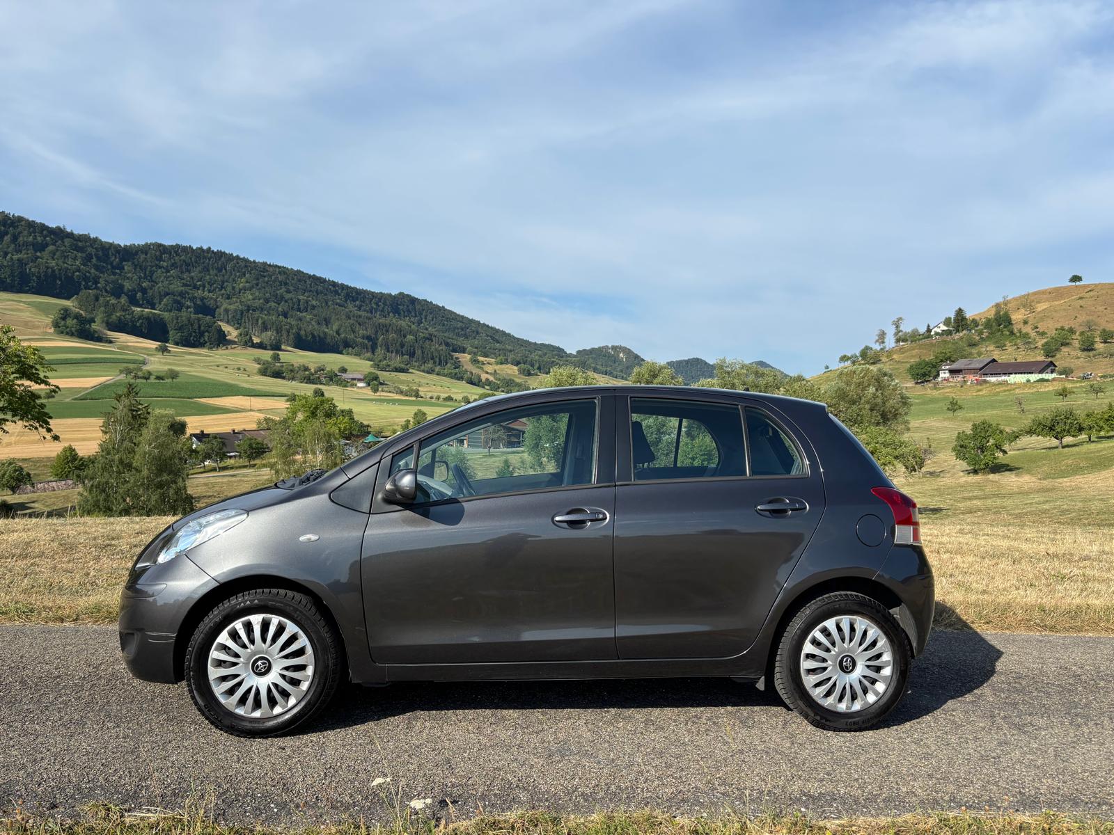 TOYOTA Yaris 1.33 Look-image-1
