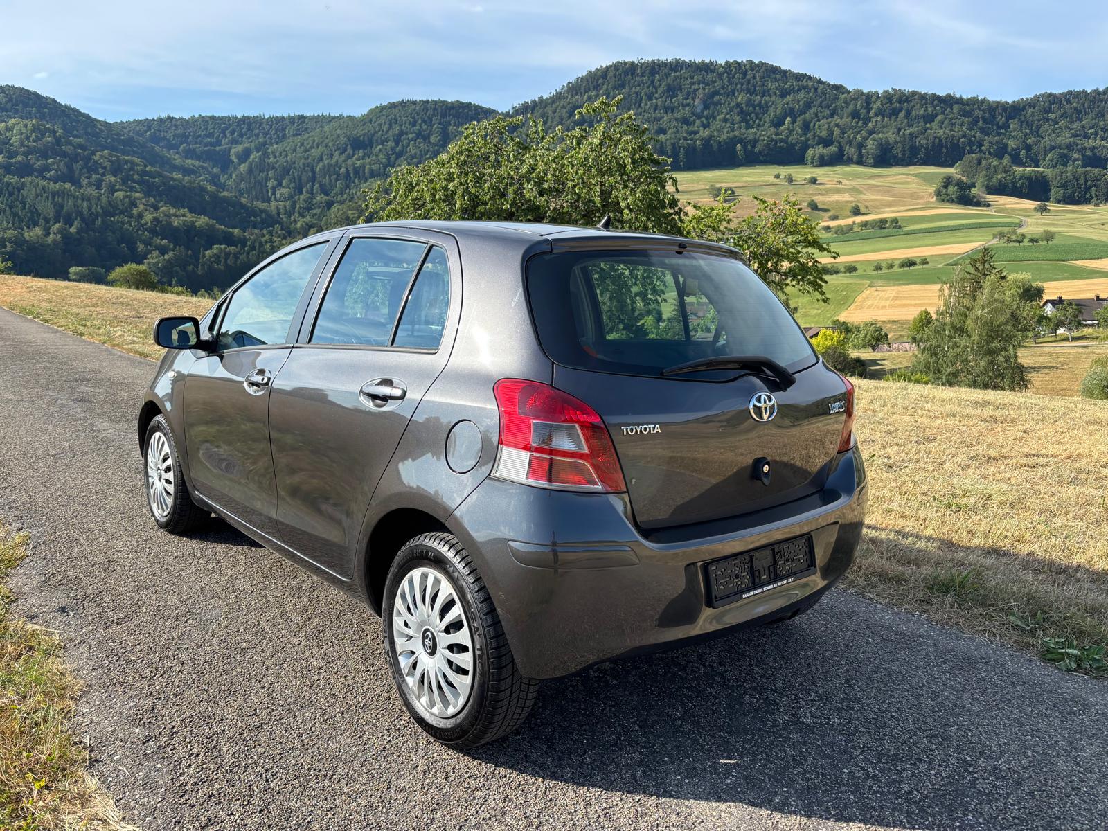 TOYOTA Yaris 1.33 Look-image-2