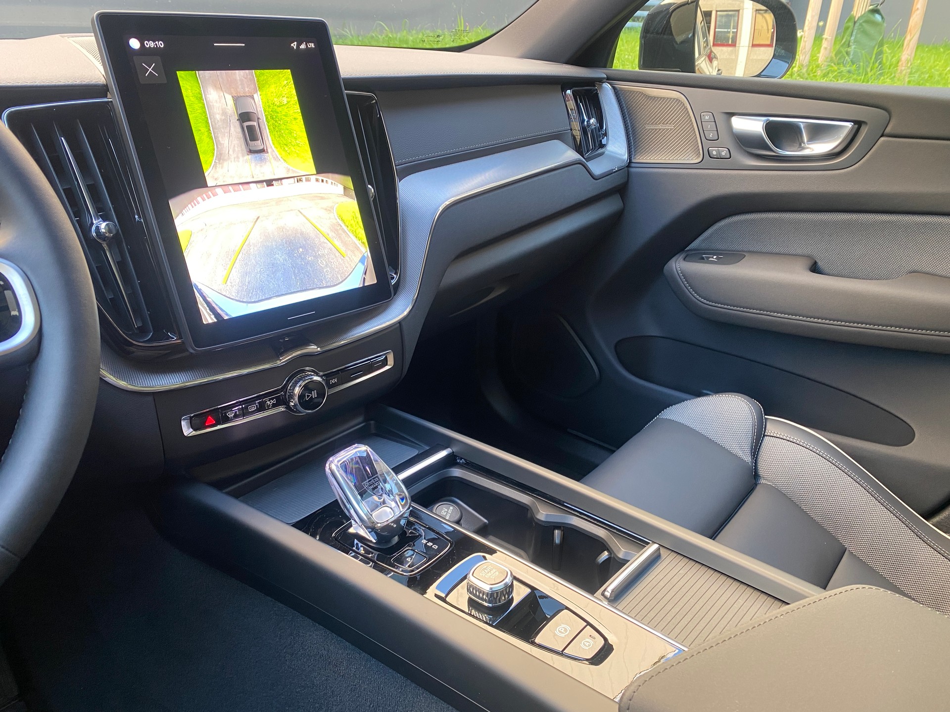 VOLVO XC60 2.0 T6 TE Black Edition eAWD-image-11