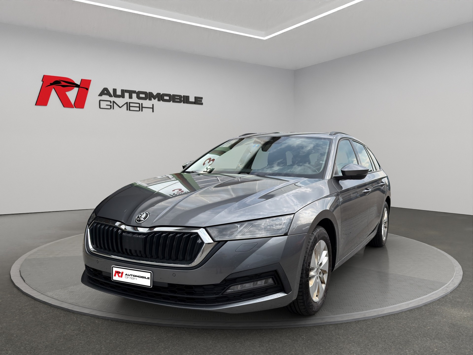 SKODA Octavia Combi 2.0 TDI DSG Ambition 4x4-image-0