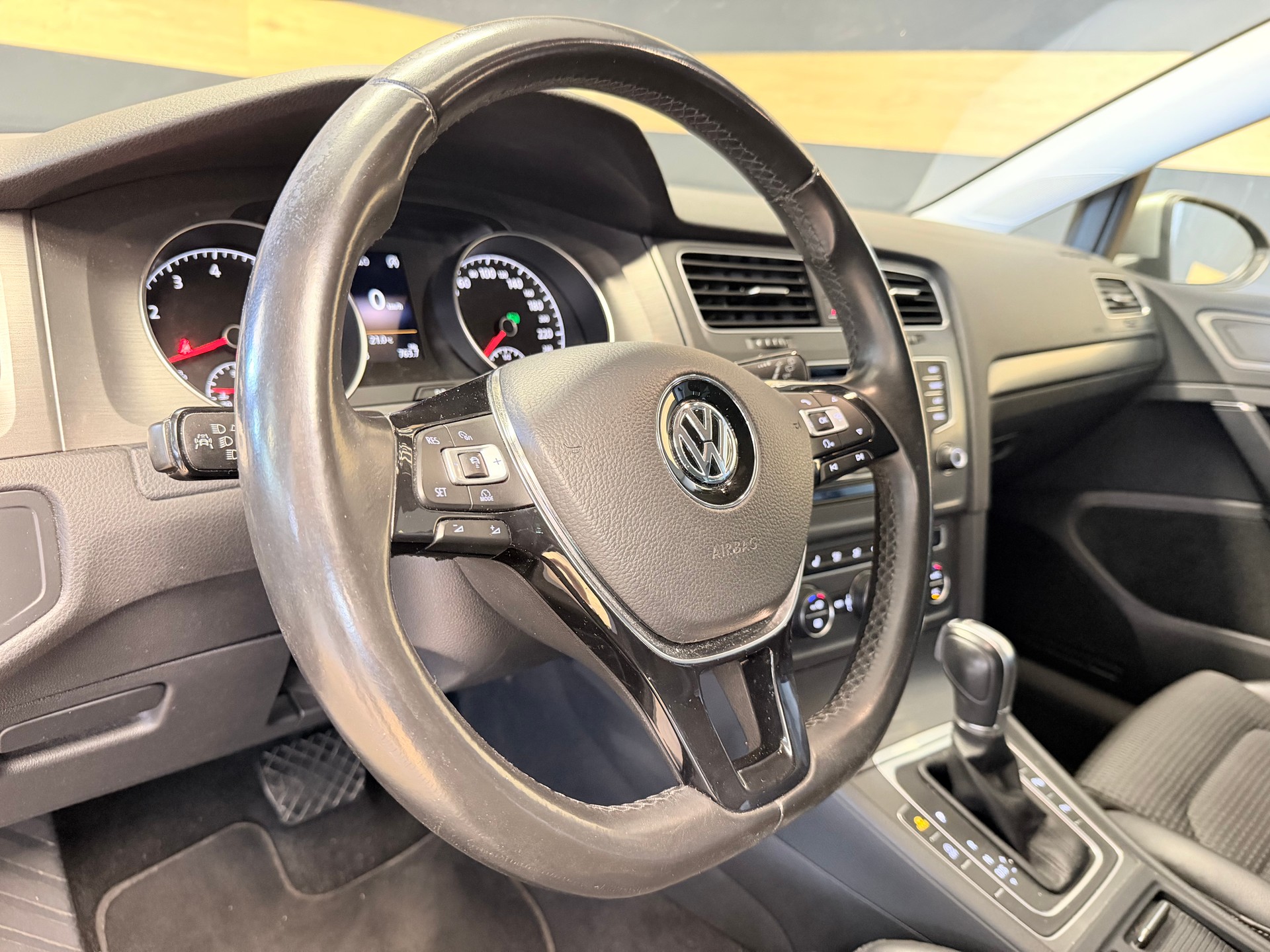 VW Golf 1.4 TSI Highline DSG-image-11
