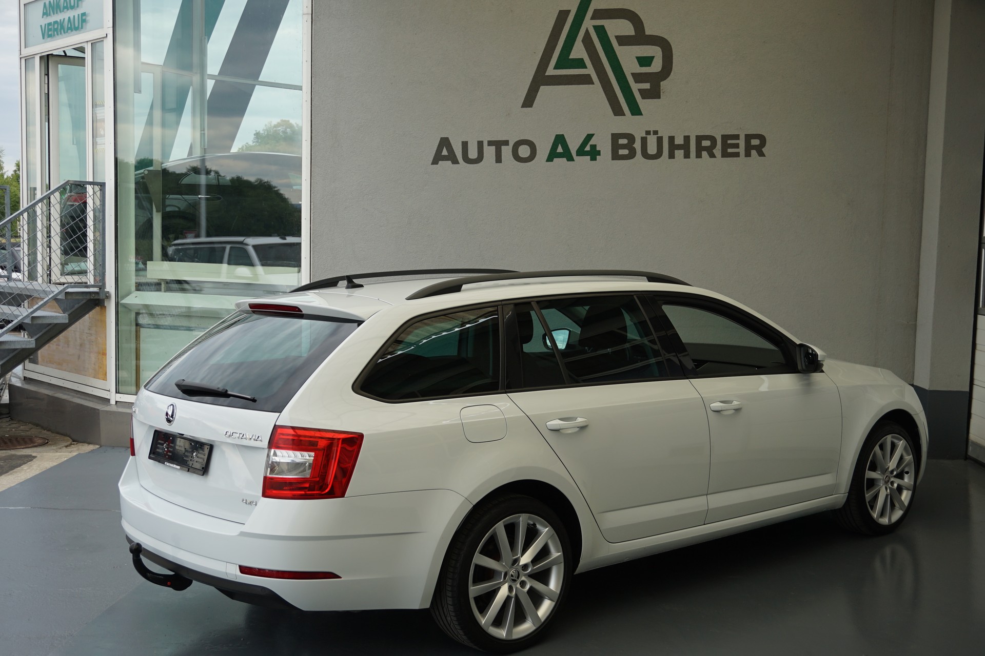 SKODA Octavia 2.0TSI Soleil 4x4 190PS aus erster Hand mit Abstandsregeltempomat und AHK (unbenützt) !!-image-7