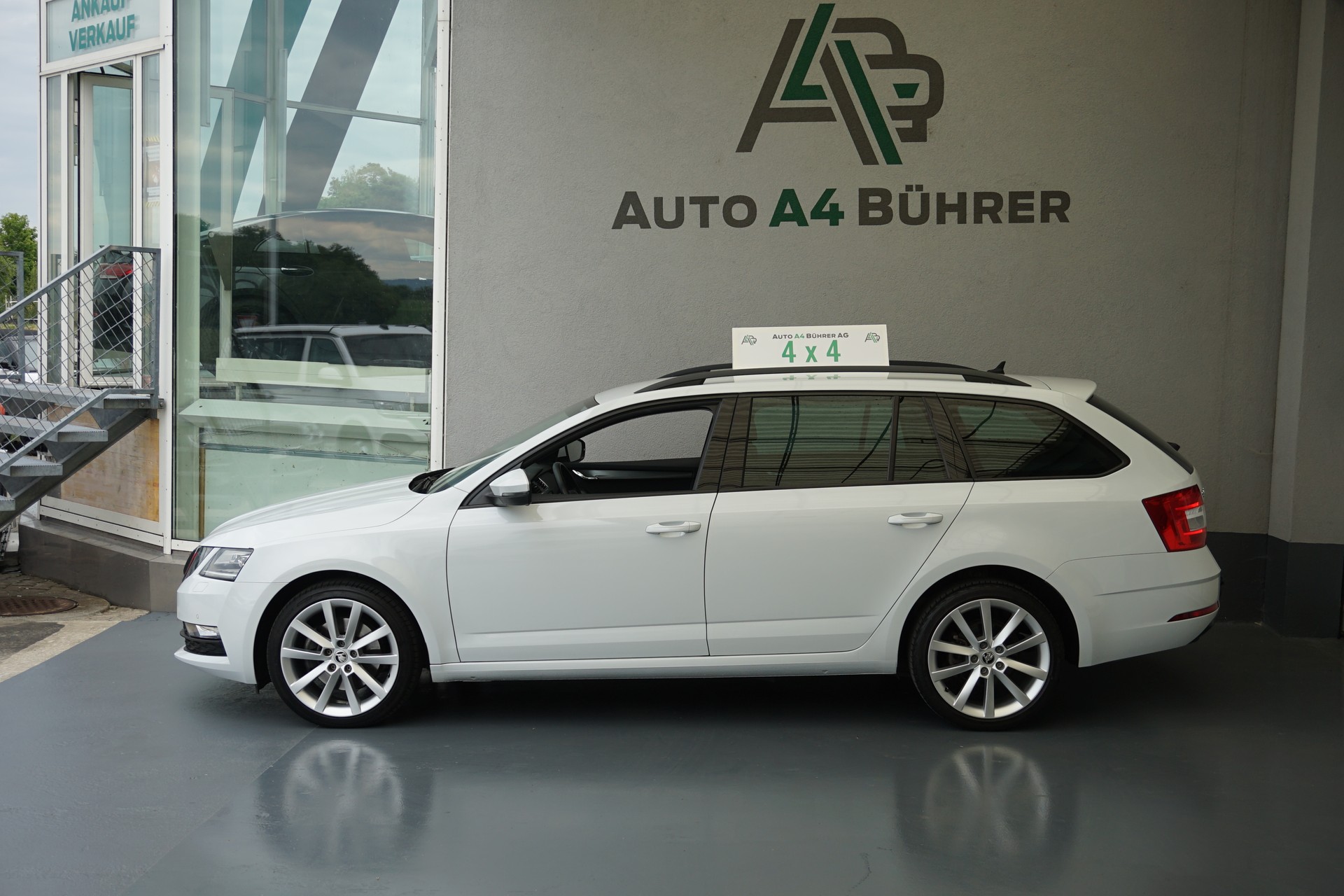 SKODA Octavia 2.0TSI Soleil 4x4 190PS aus erster Hand mit Abstandsregeltempomat und AHK (unbenützt) !!