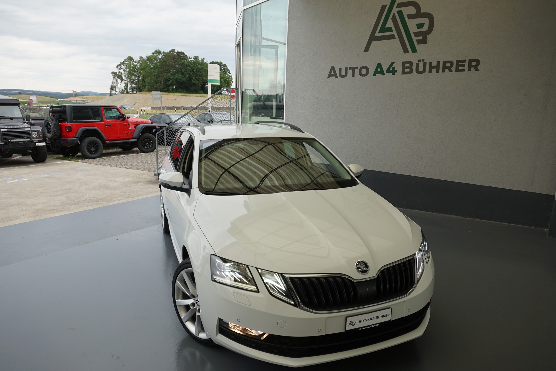 SKODA Octavia 2.0TSI Soleil 4x4 190PS aus erster Hand mit Abstandsregeltempomat und AHK (unbenützt) !!-showroom-element-2