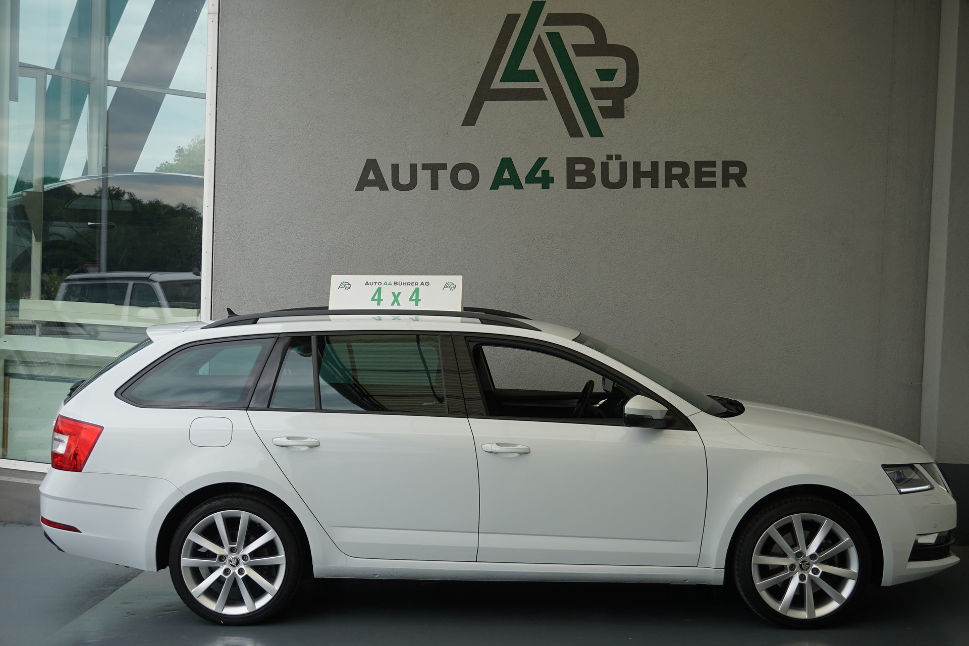 SKODA Octavia 2.0TSI Soleil 4x4 190PS aus erster Hand mit Abstandsregeltempomat und AHK (unbenützt) !!-image-4